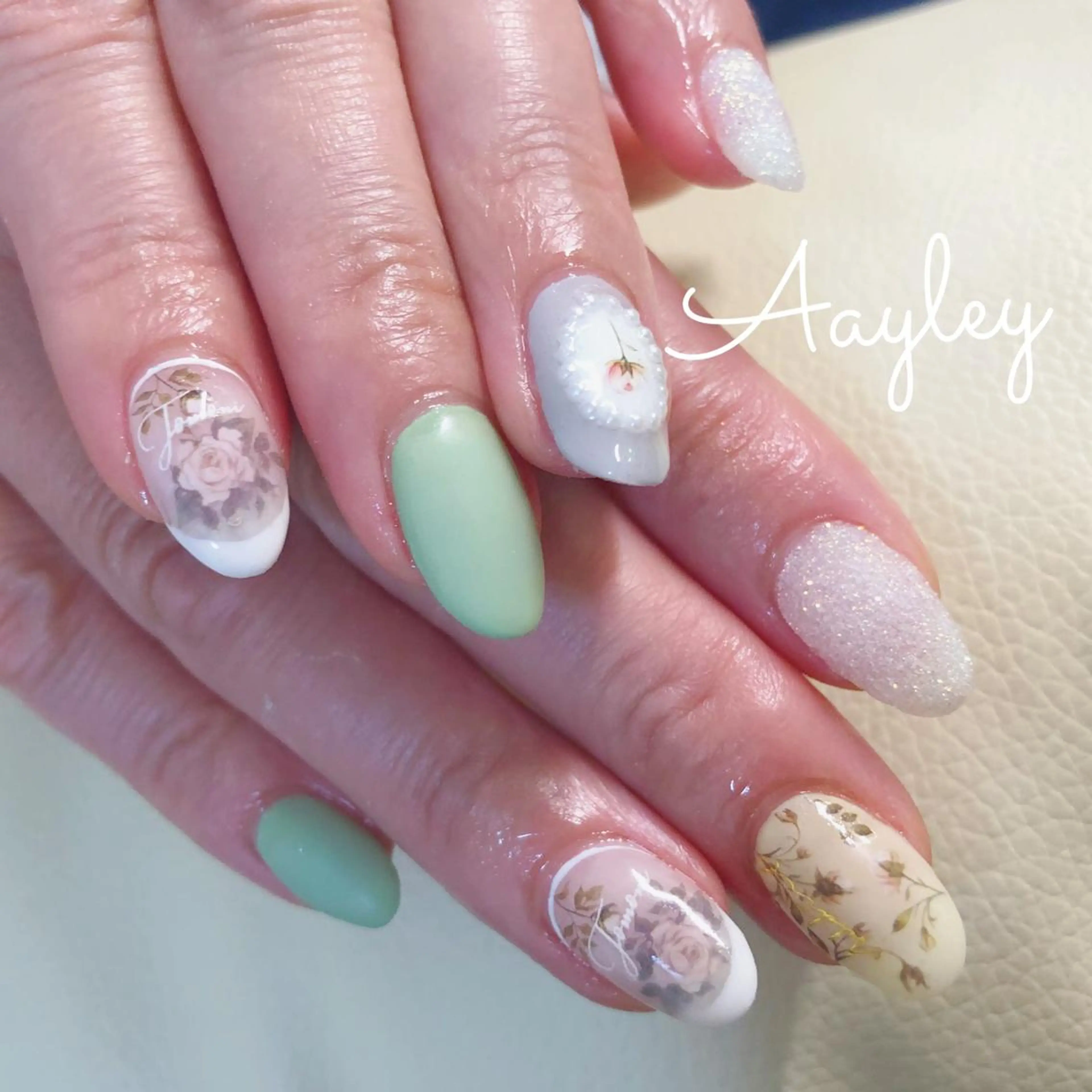 セミロング カラー ネイル Aayley(アイリー)Salon所属・Aayley アイリ―サロンのネイルデザイン