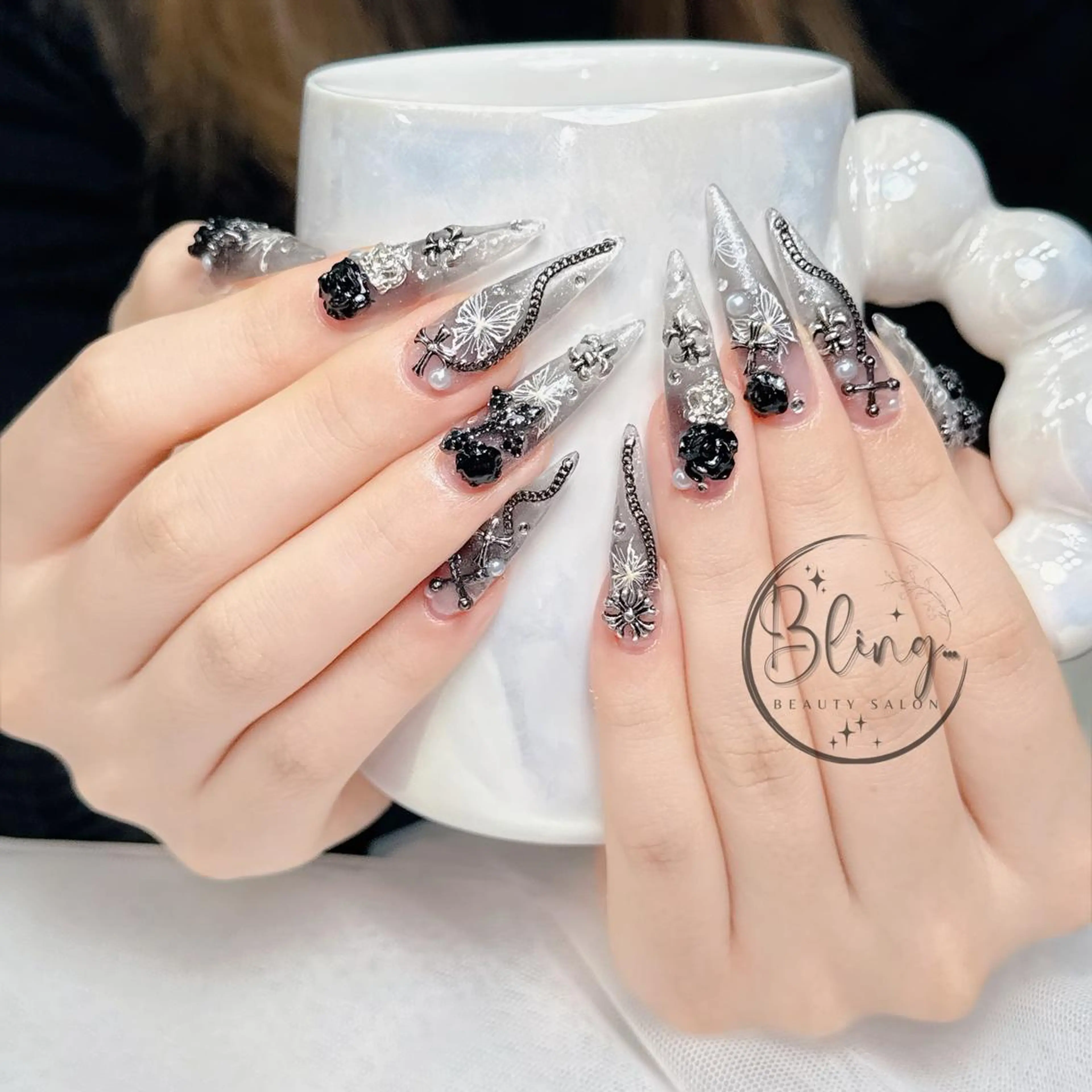 ロング カラー ベージュカラー グラデーションカラー ピンクカラー 韓国風ヘア ハンドネイル Bling Salonのネイルデザイン