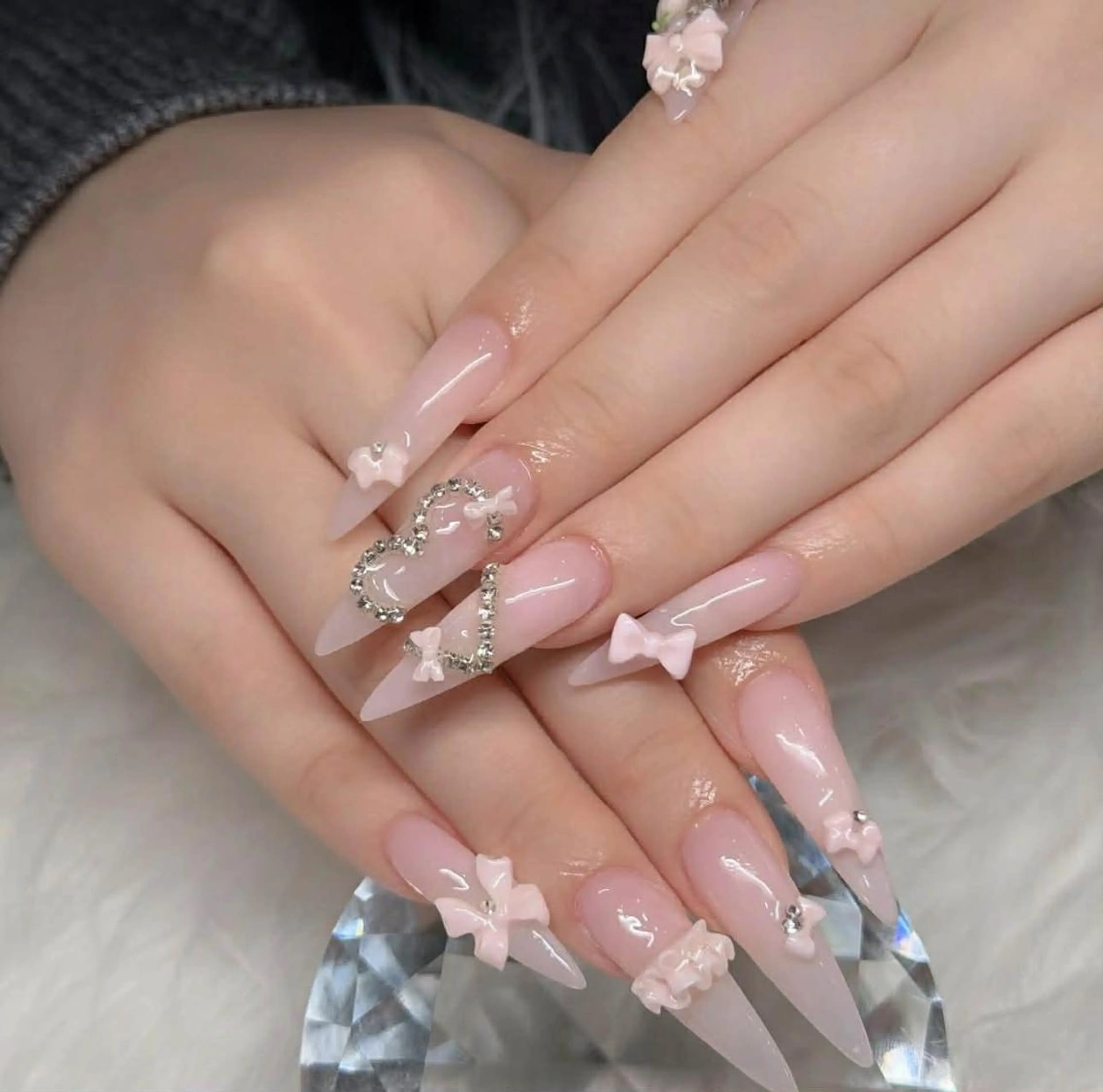 ロング パーマ 韓国風ヘア ハンドネイル Bling Salonのネイルデザイン