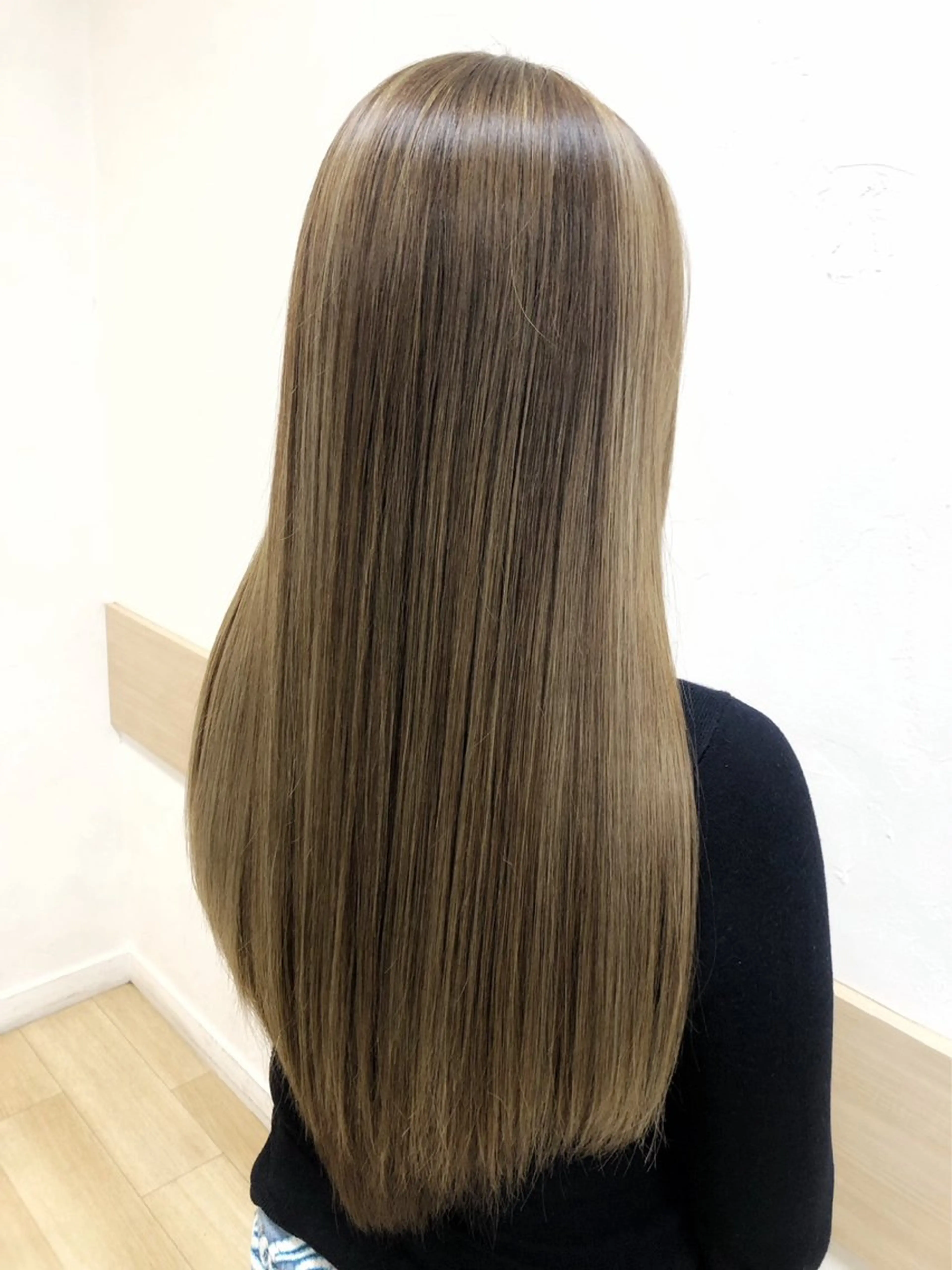 セミロング カット 縮毛矯正 トリートメント 髪質改善 阪口 雄佑のヘアスタイル