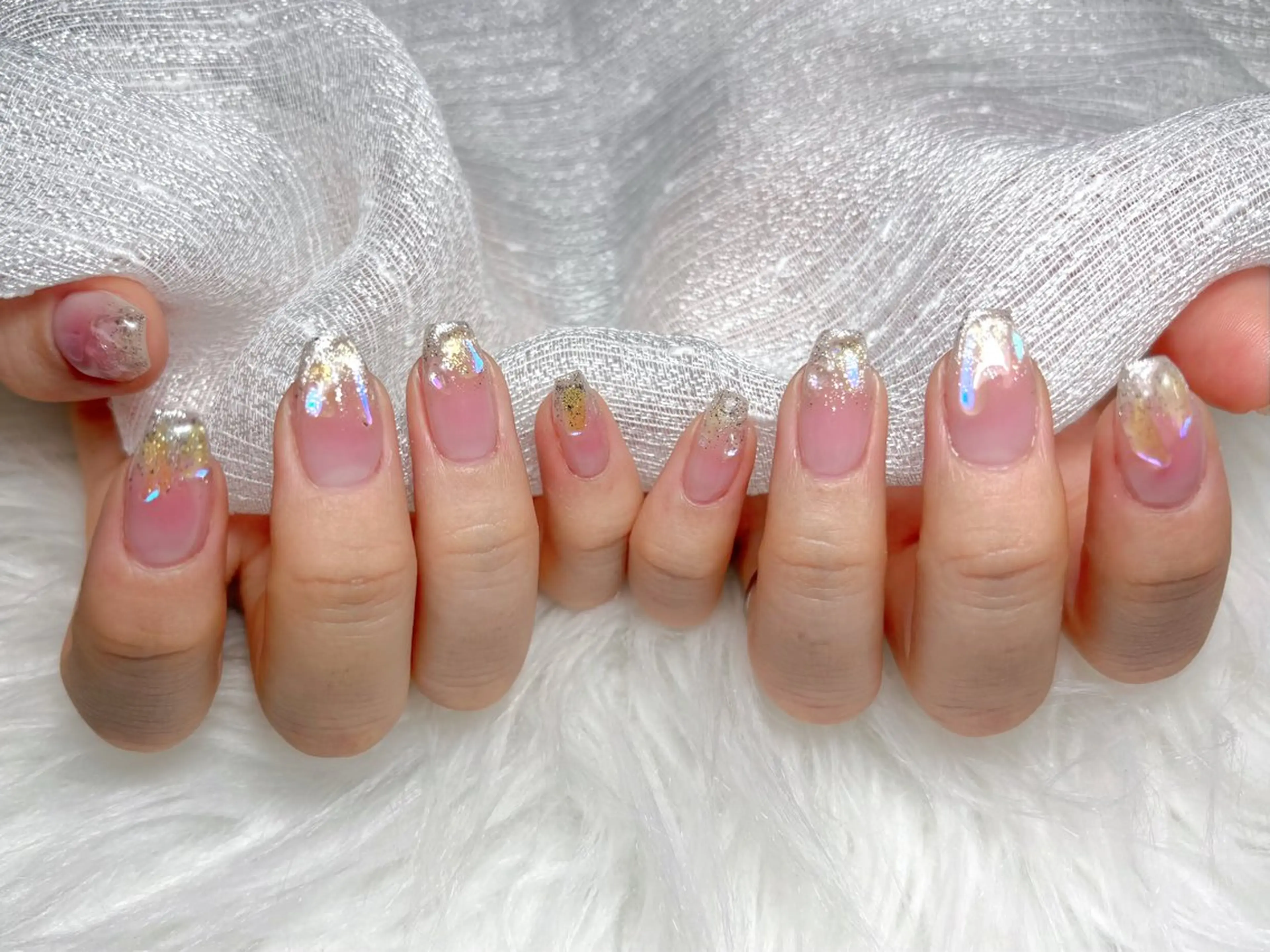 ネイル 氷ネイル・うるうるネイル ラメ(グリッター) ラメグラデーション ホワイト ハンドネイル 【Eclat ｴｸﾗ】nail＆beauty所属・Eclat［ｴｸﾗ］ Yuriのネイルデザイン