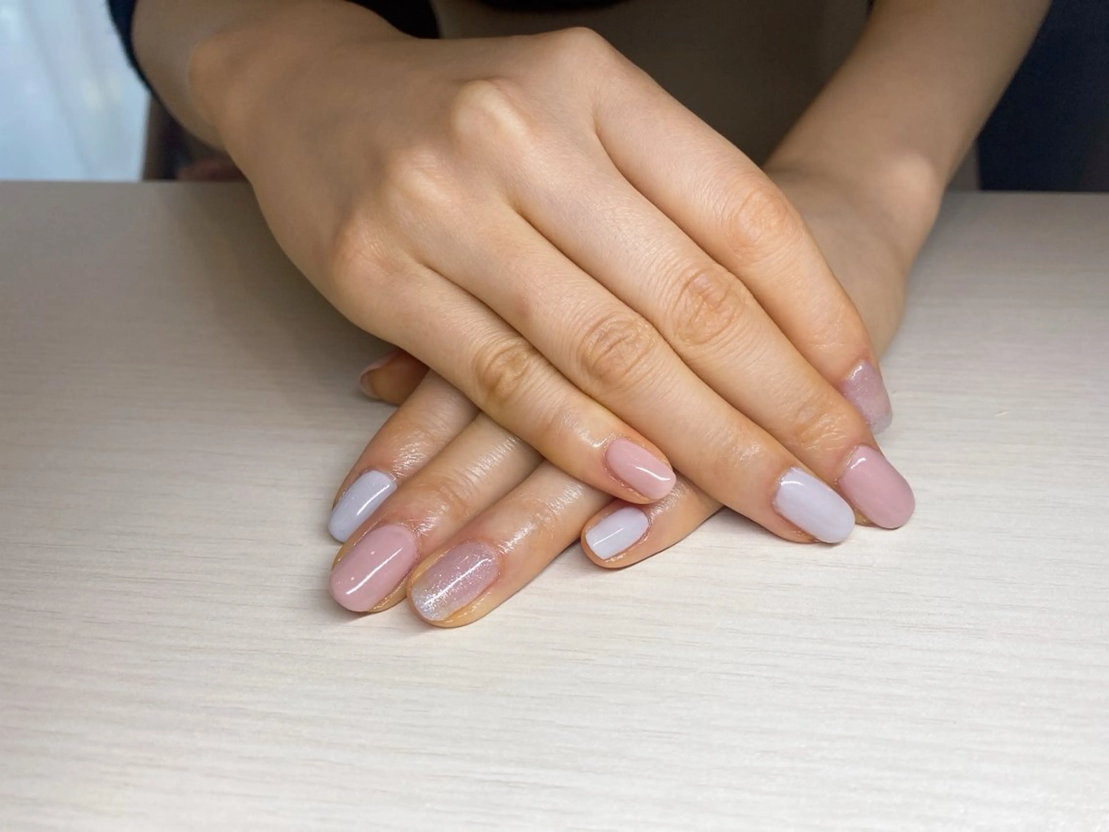 ネイル ラメ(グリッター) ワンカラーネイル ピンク ピンクベージュ パープル 齋藤 優花のネイルデザイン