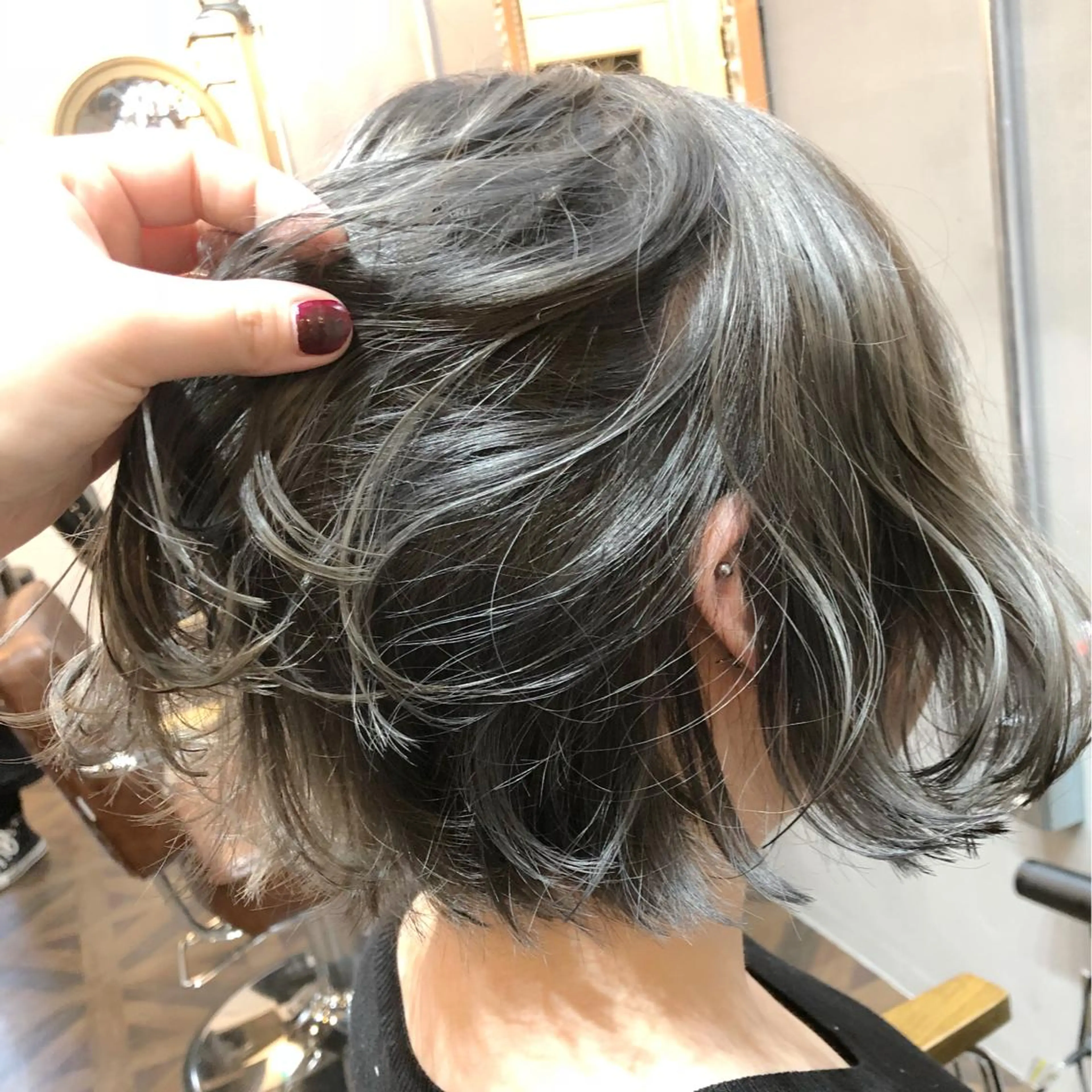 ショート カラー アッシュ ブリーチ ILu.所属・櫻井 愛弓のヘアスタイル