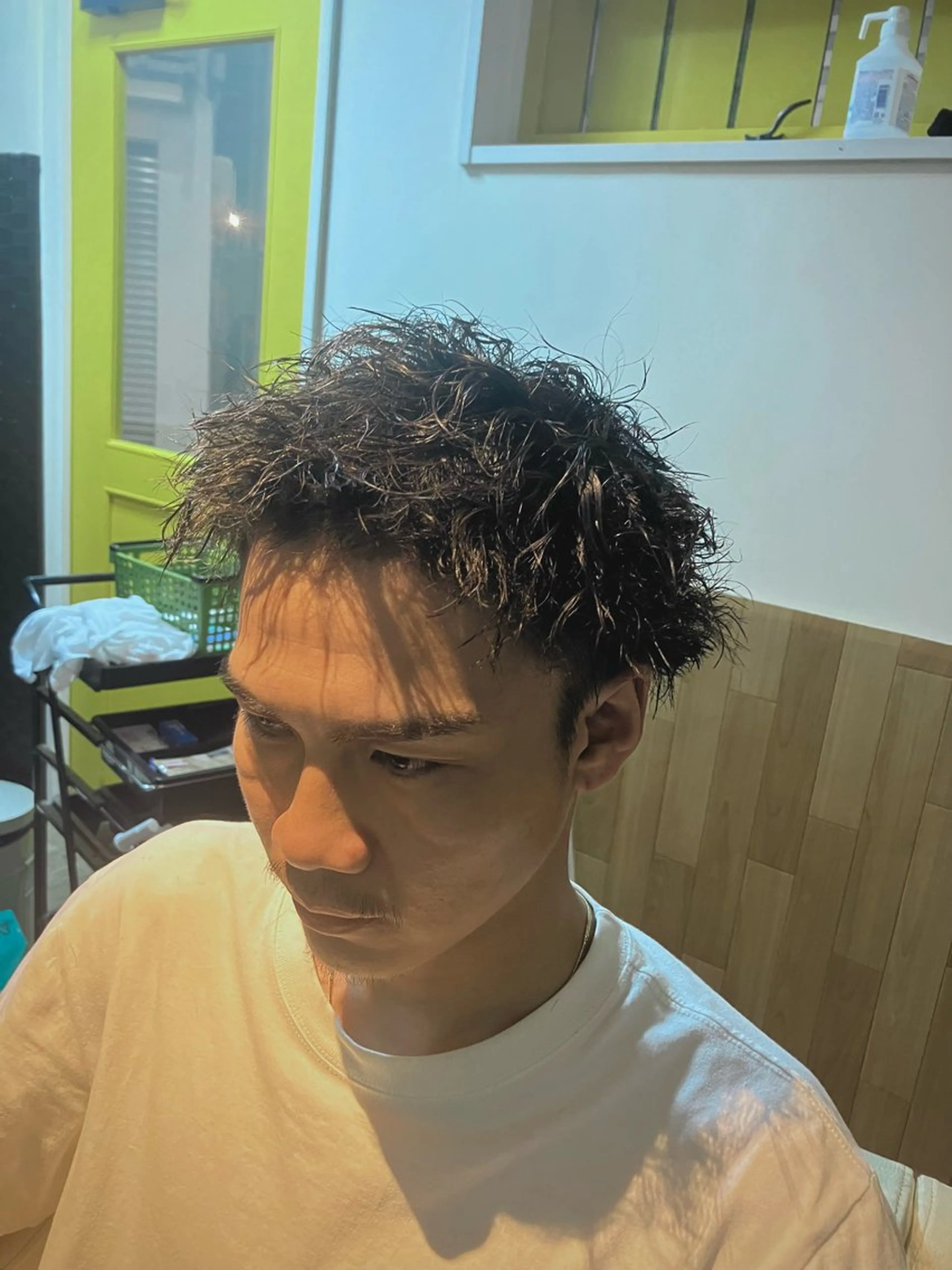 ショート パーマ ツイストスパイラルパーマ スパイラルパーマ ツイストパーマ HAIR BASE ZAWAWA所属・レイヤー/ブリーチ｜ 特殊パーマ/赤澤のヘアスタイル