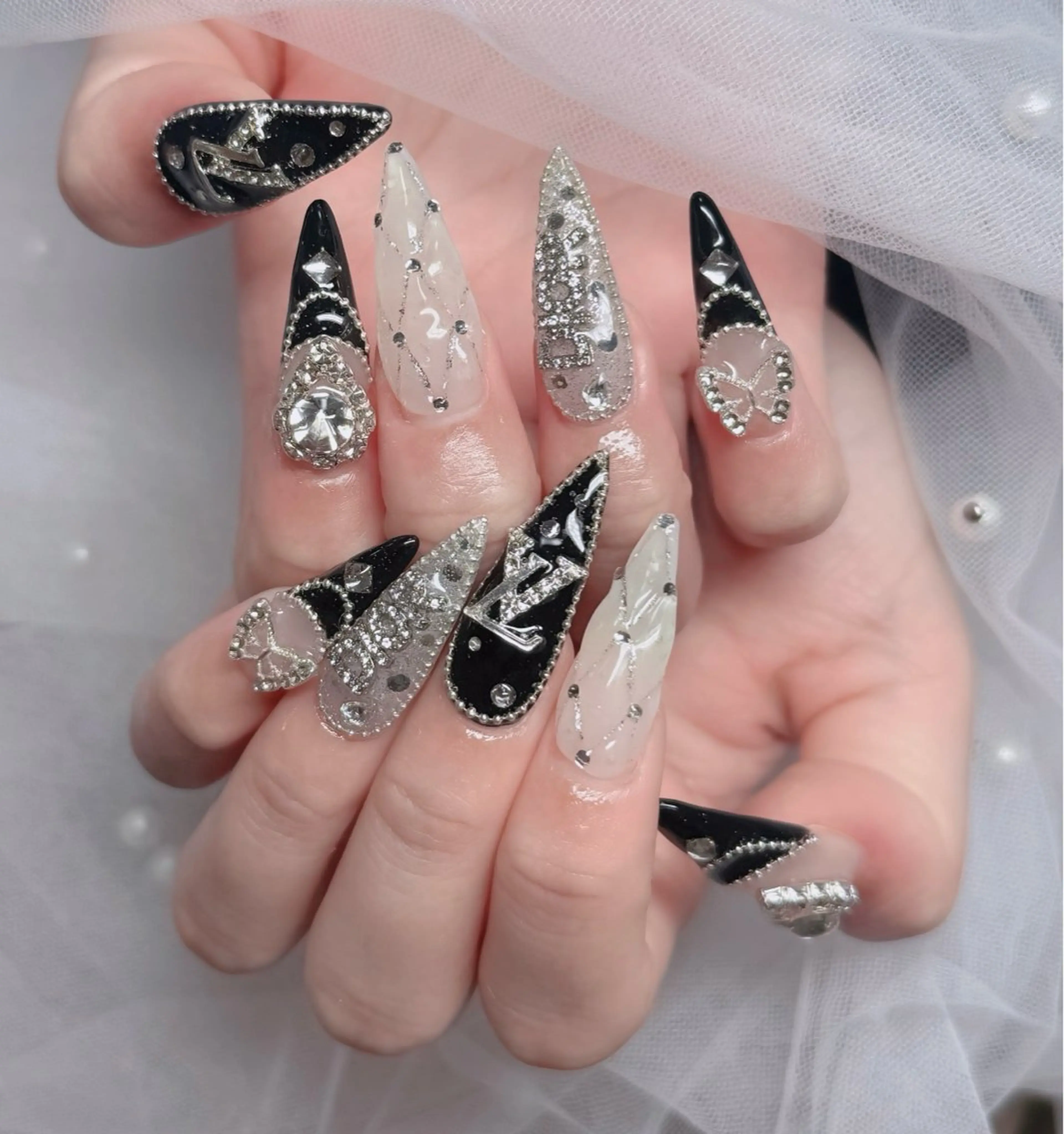 ネイル フレンチネイル ジェルネイル ガラスフレンチ ハロウィン ハート ハンドネイル H.baby Nail Salonのネイルデザイン