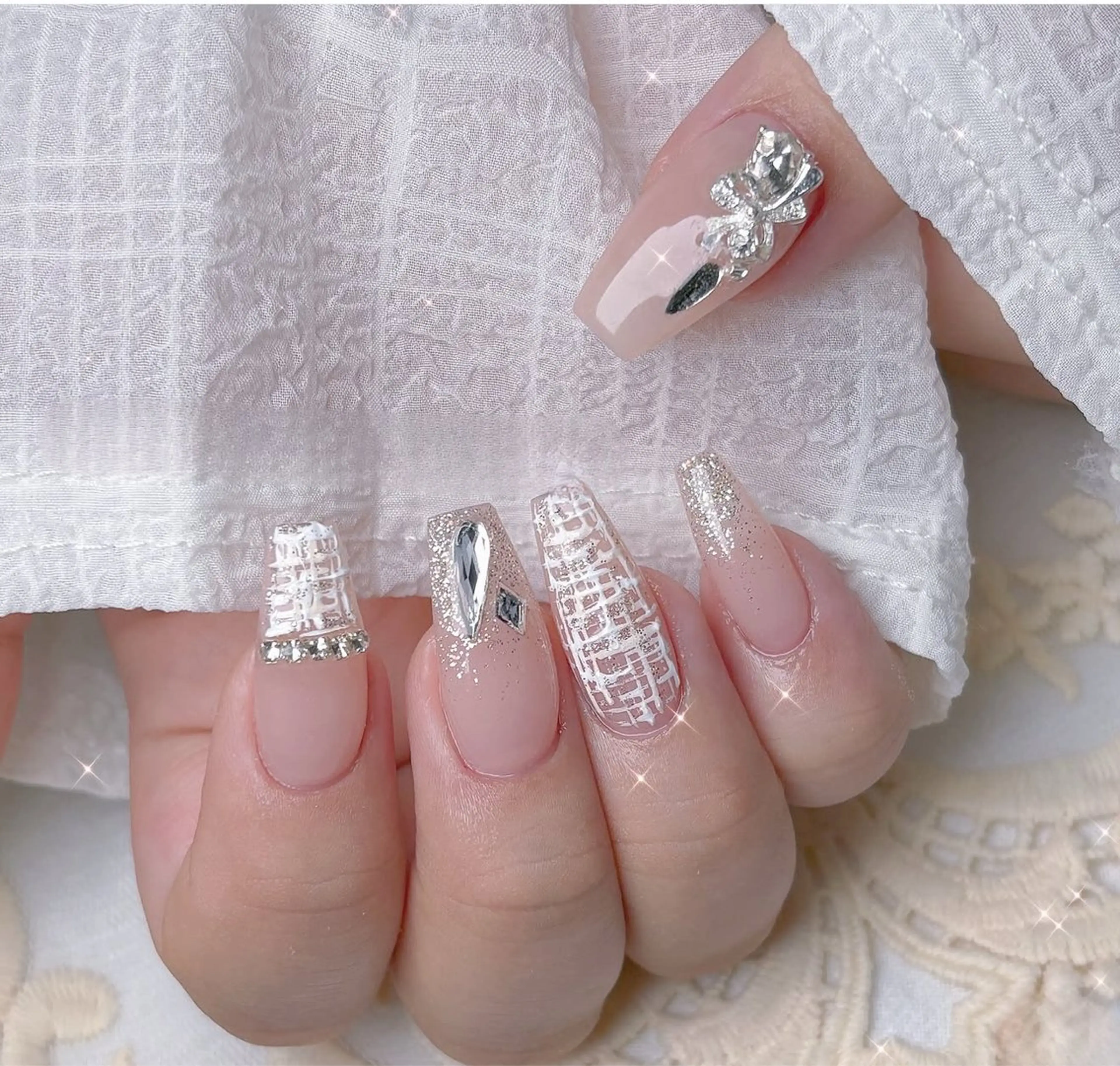 ネイル アニマル柄 オーロラネイル チークネイル フラッシュネイル ジェルネイル ハンドネイル Lyna 池袋のネイルデザイン