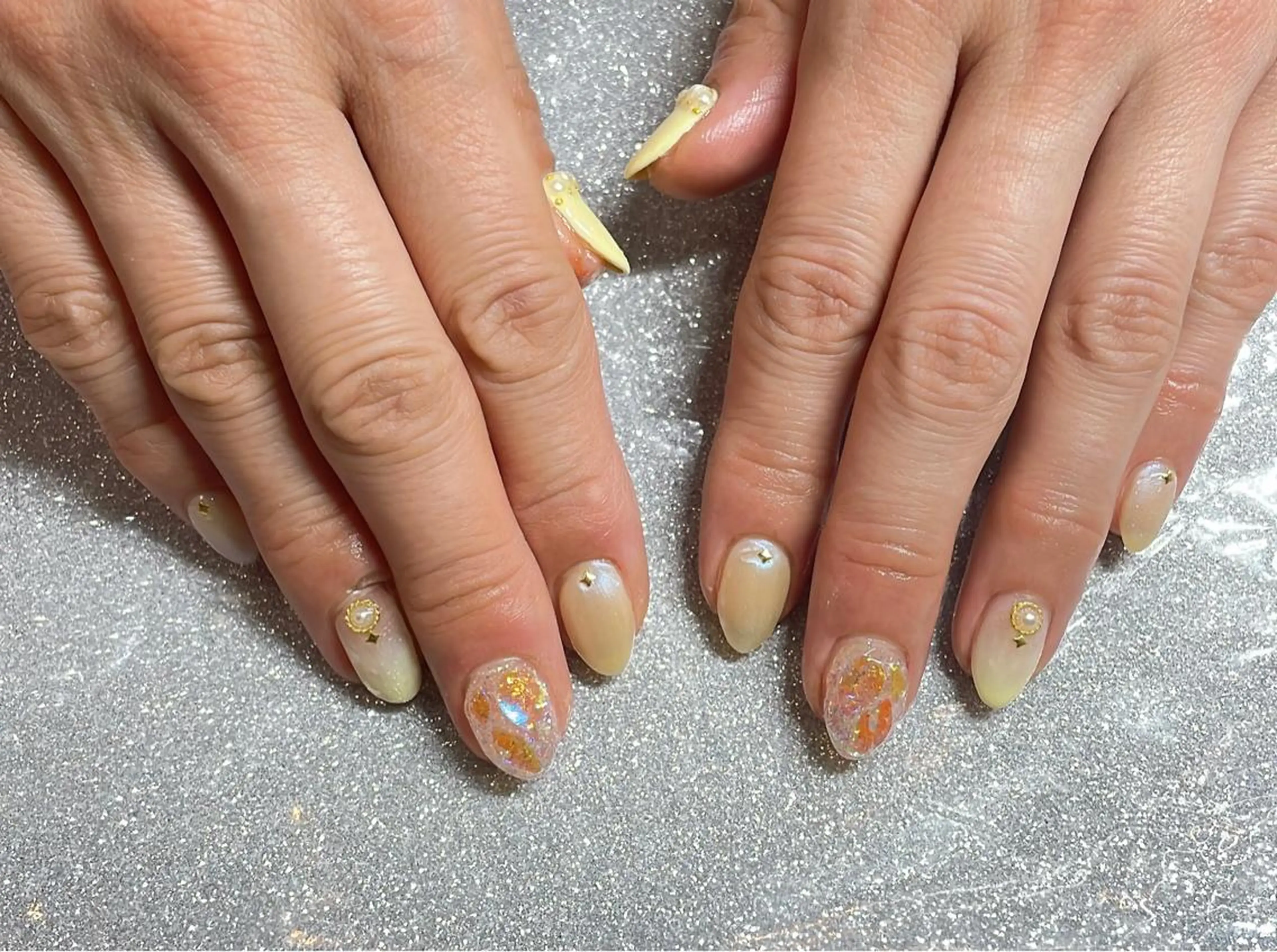 ネイル ハンドネイル VIERU 🌈🎀💖のネイルデザイン