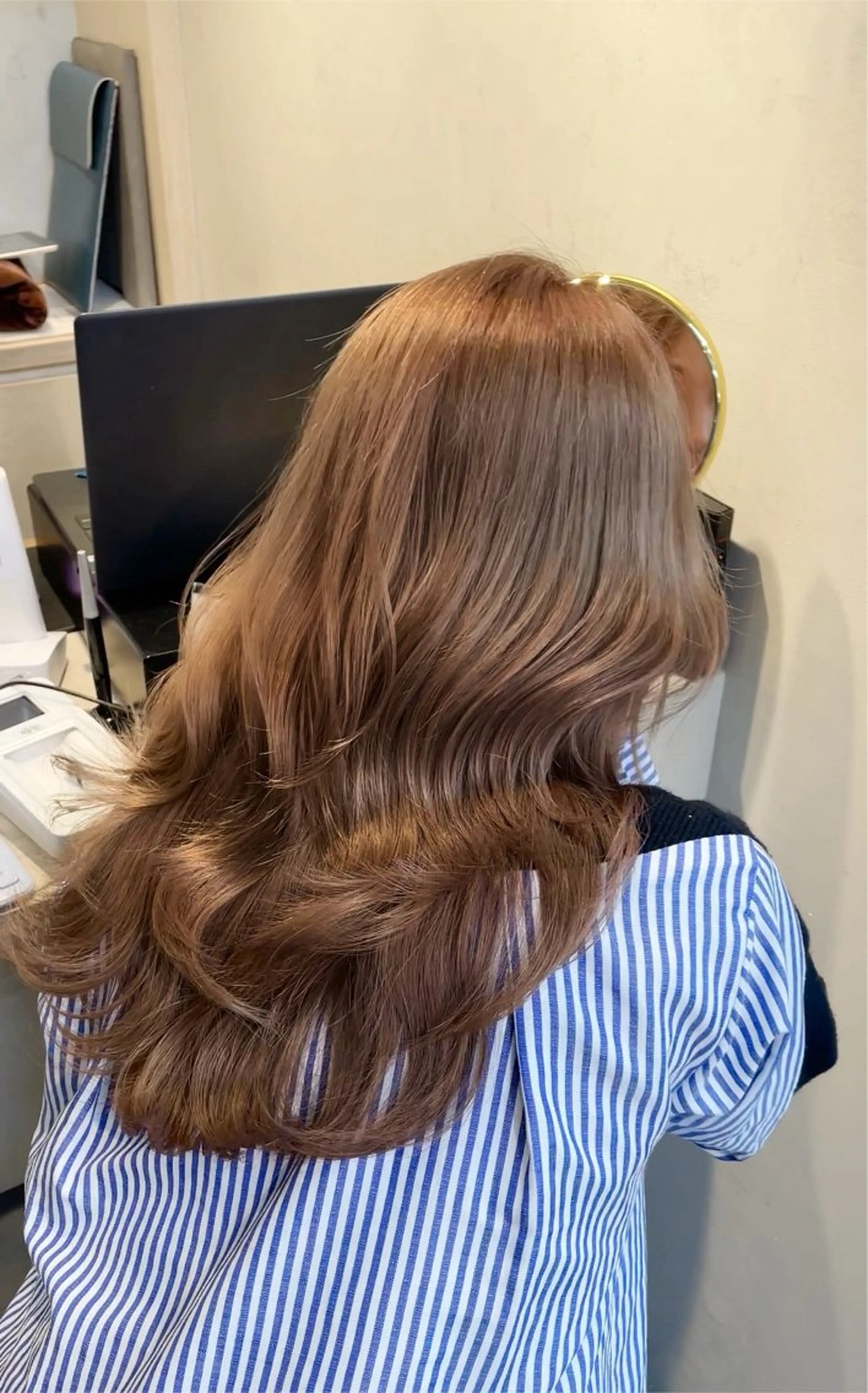 ロング カラー ベージュカラー ブリーチ ミルクティーベージュ JEWIL SHIBUYAのヘアスタイル