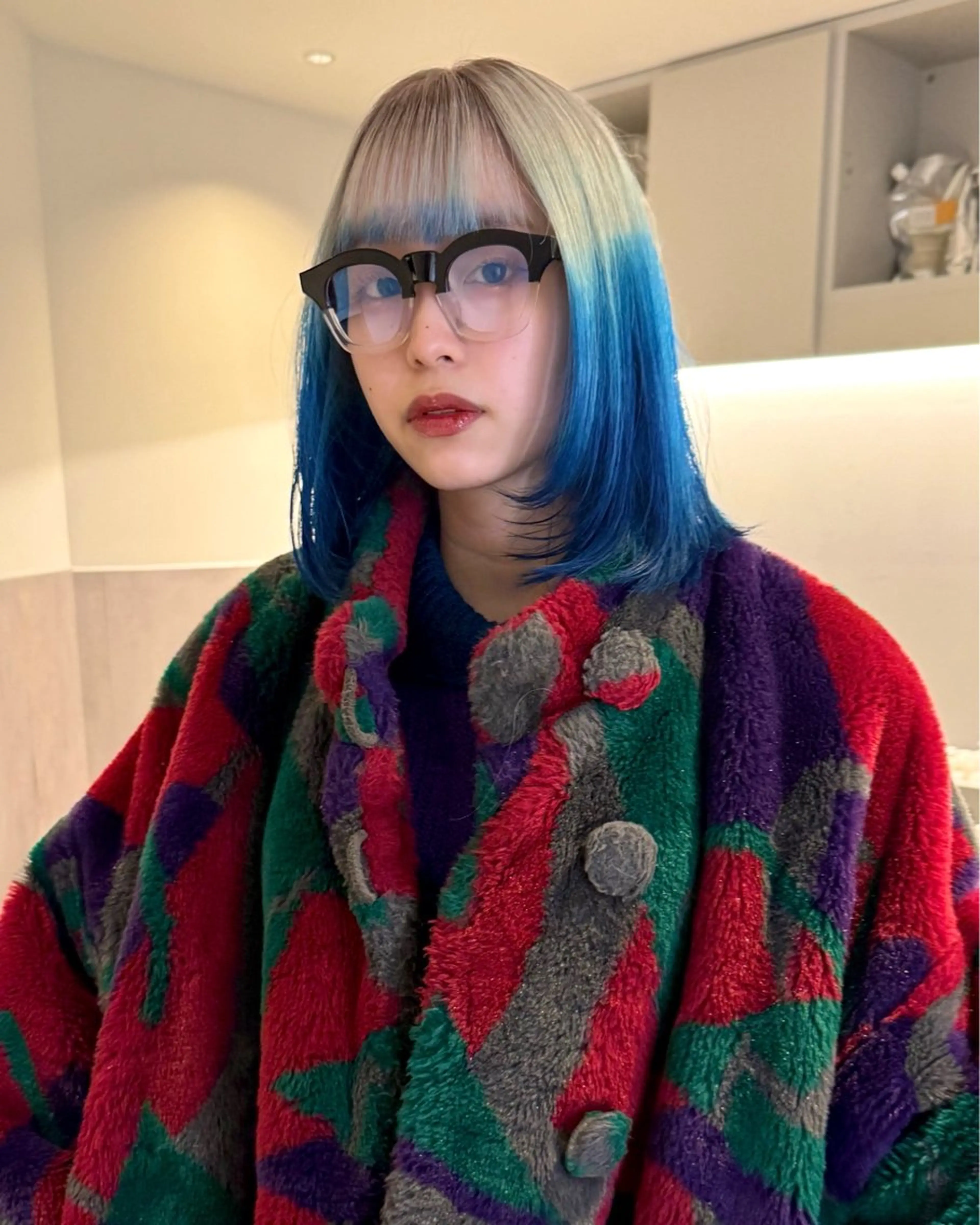 ショート カラー ブルーカラー ボブ 顔まわりレイヤー レイヤーカット カット ヘアカラー トリートメント RAIMA ハイトーン/ベージュのヘアスタイル