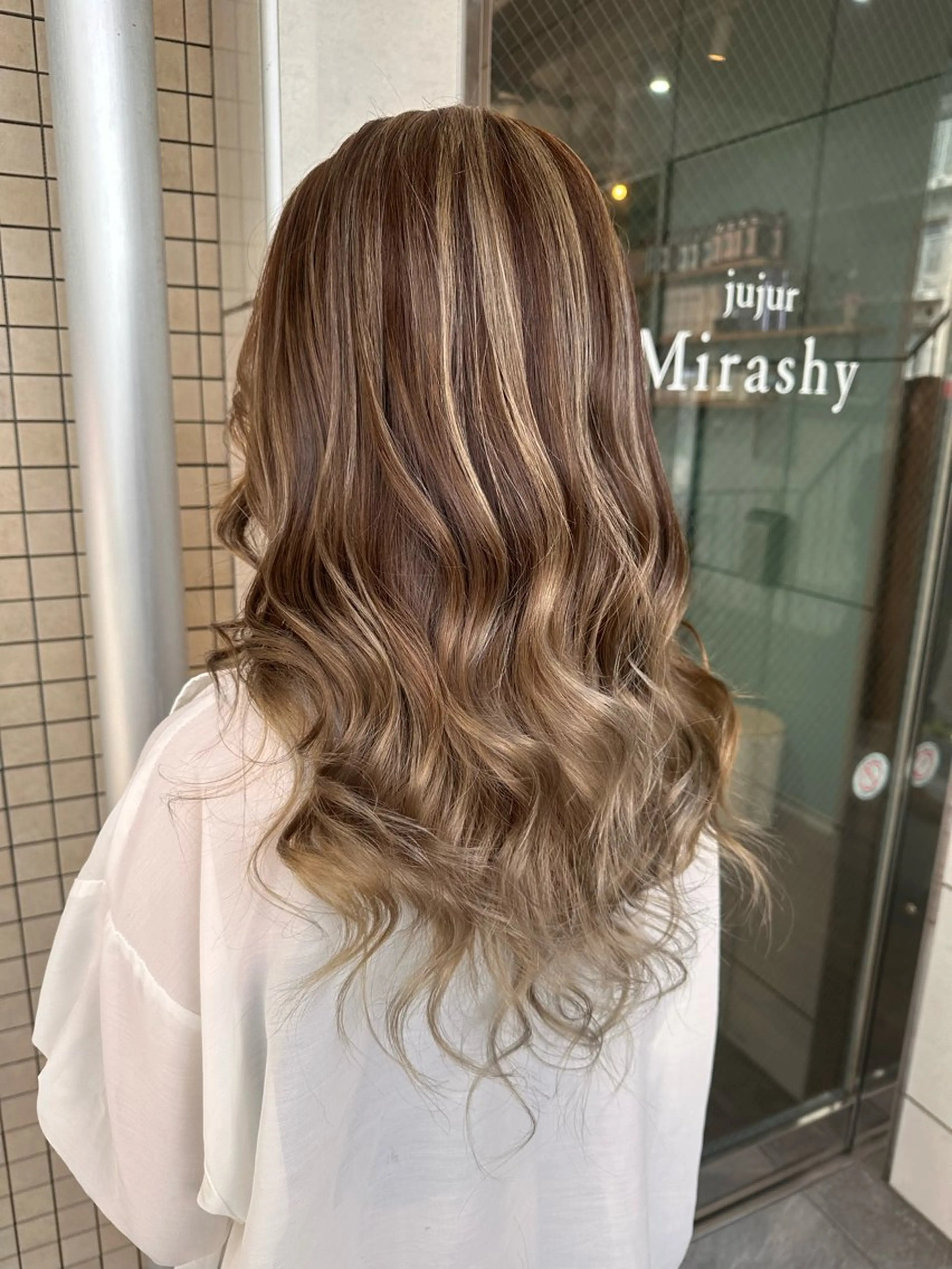 セミロング カラー ハイライトカラー ハイライト ヘアカラー トリートメント 🧸プルエクステ❤︎ ネイルKAO🧸のヘアスタイル