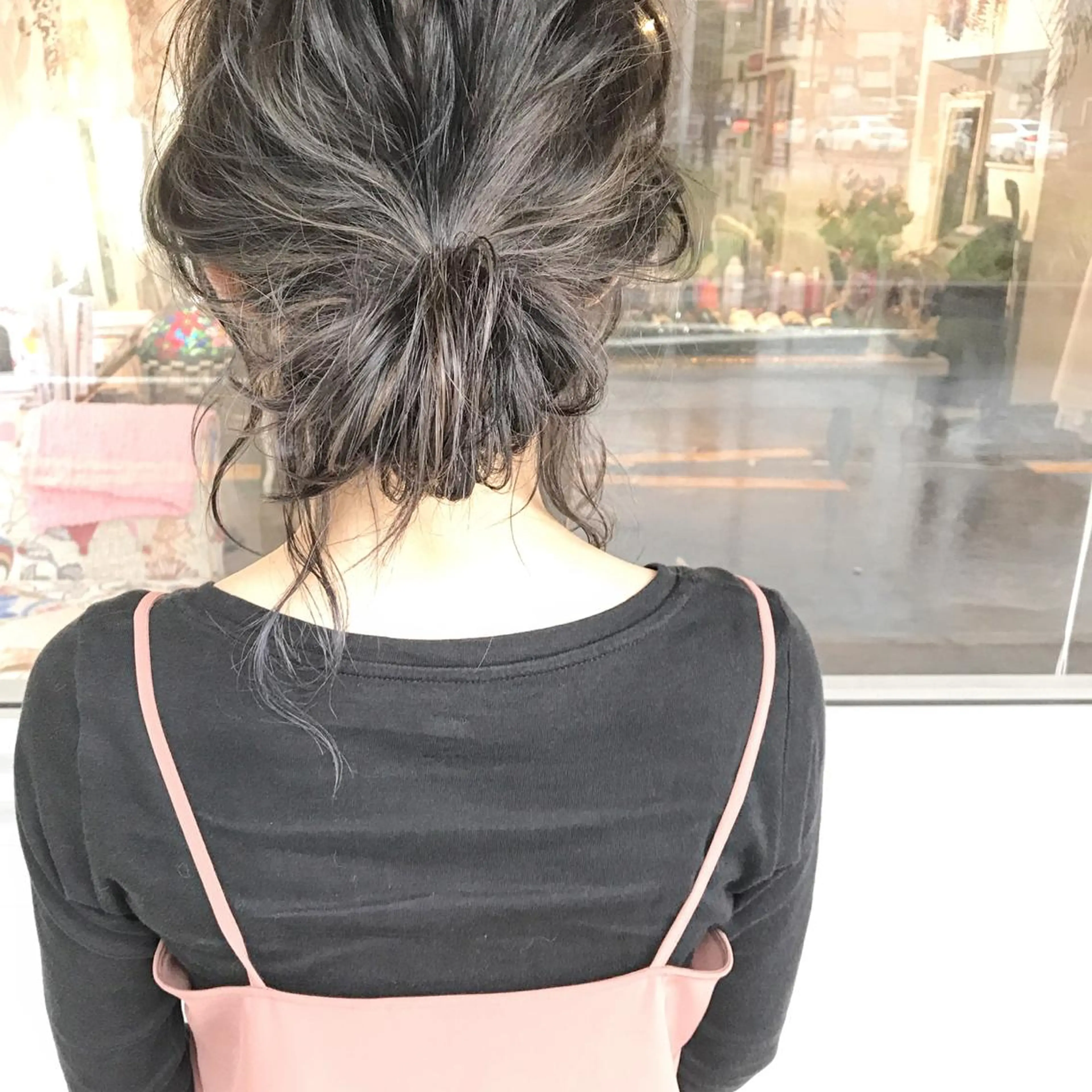 ミディアム カラー ヘアアレンジ ミディアムパーマ アッシュ グラデーションカラー ハイライトカラー ハイライト Mariana/ 鶴原-ハイライトのヘアスタイル