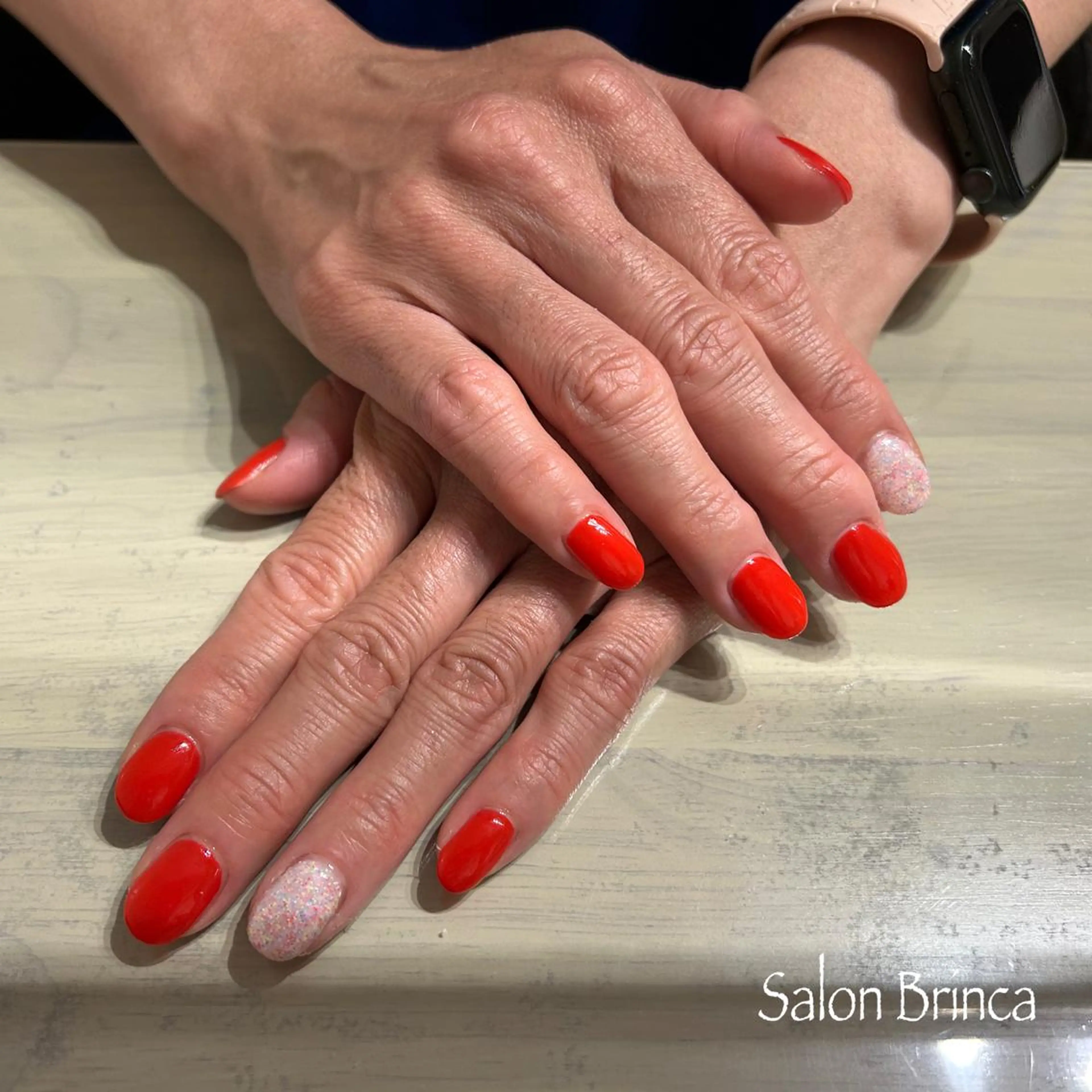 ネイル ジェルネイル ワンカラーネイル 赤色 ハンドネイル Salon Brinca所属・Salon Brinca 中村のネイルデザイン