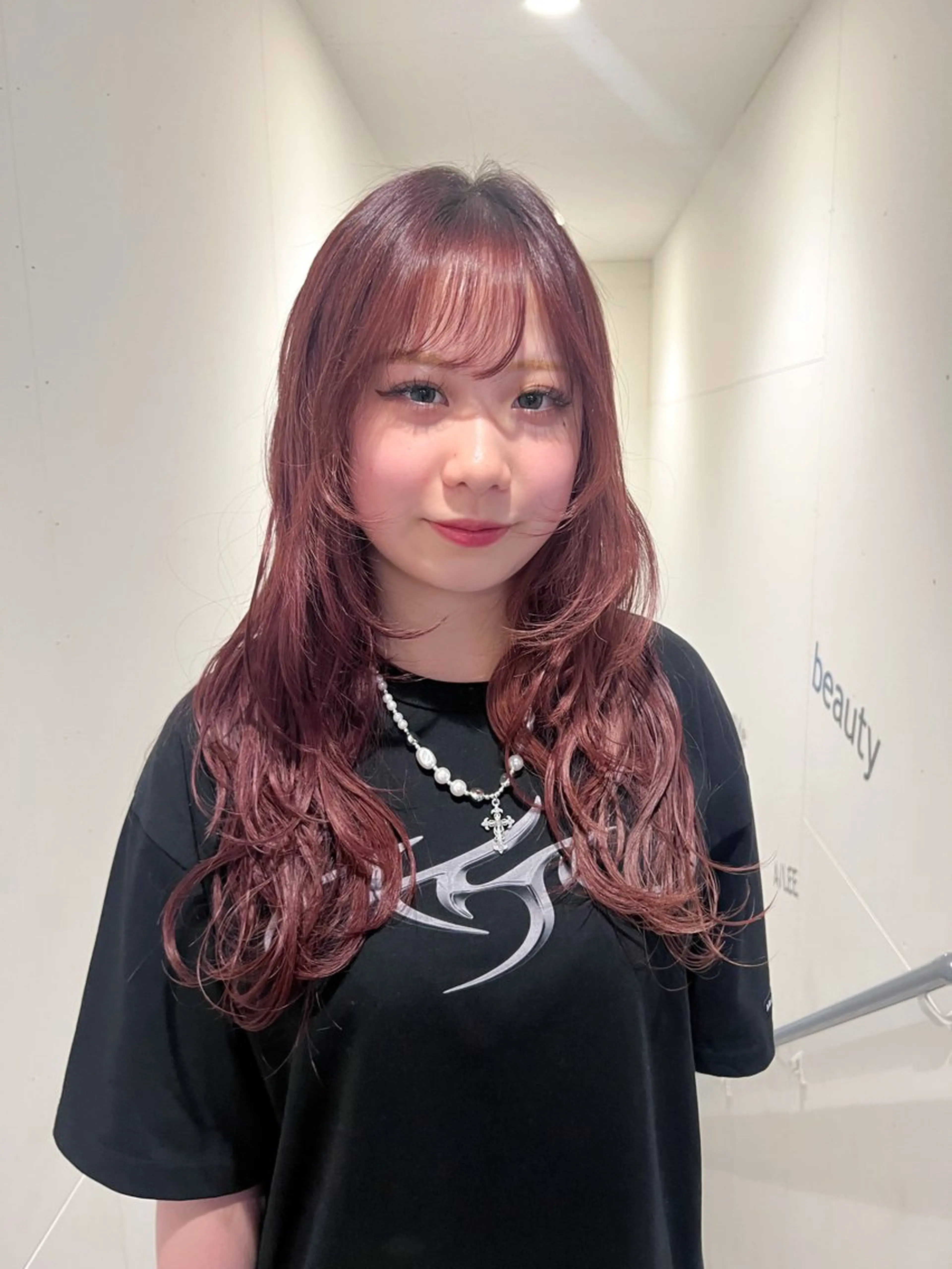 ロング カラー レッドカラー ニーナ/MONIQA /ハイトーンカラーのヘアスタイル