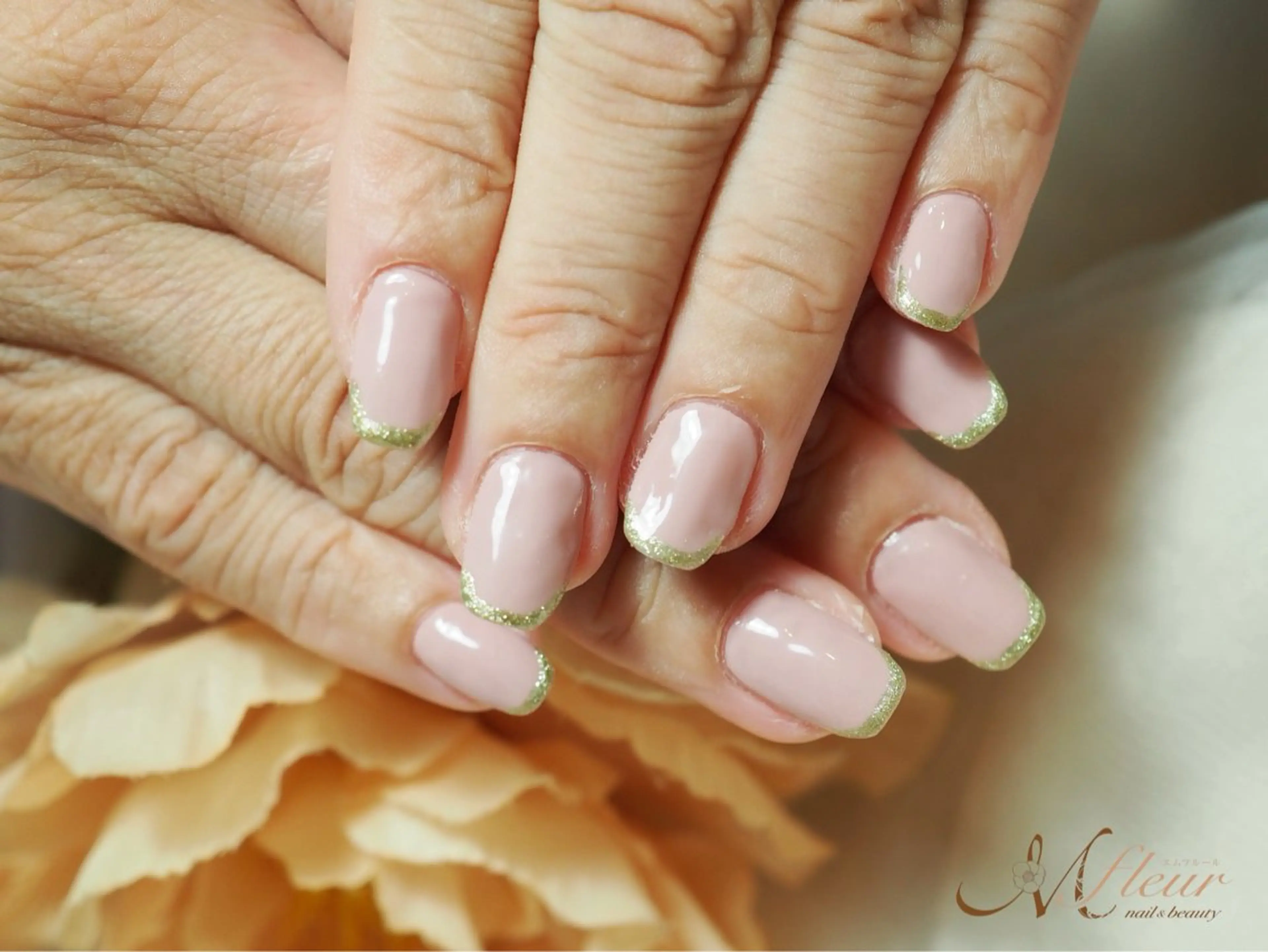 ネイル ゴールド ラメ(グリッター) ピンク ピンクベージュ M fleur nail&beauty所属・saya M🌺のネイルデザイン