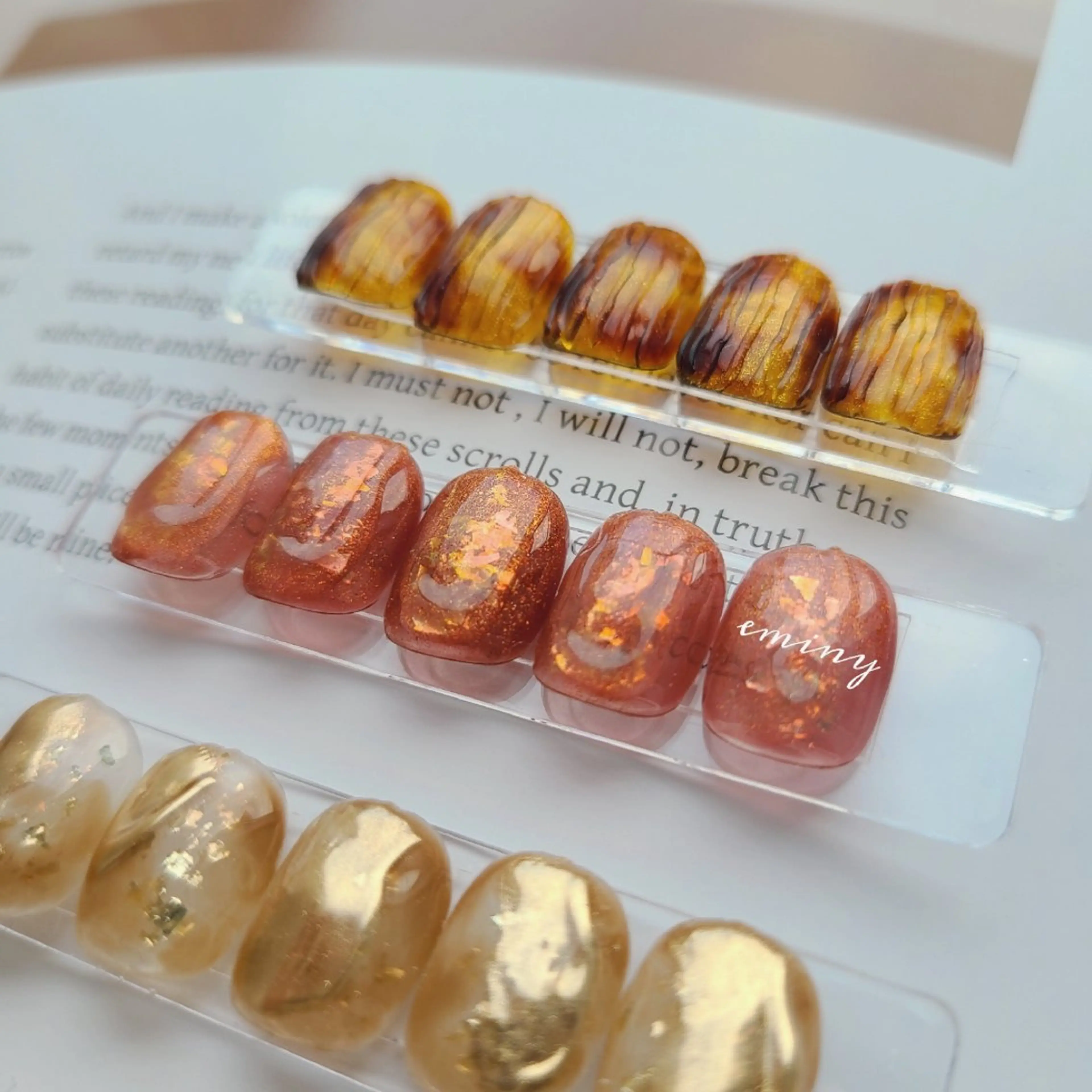 ネイル 氷ネイル・うるうるネイル ニュアンスネイル ハンドネイル nail salon  eminyのネイルデザイン