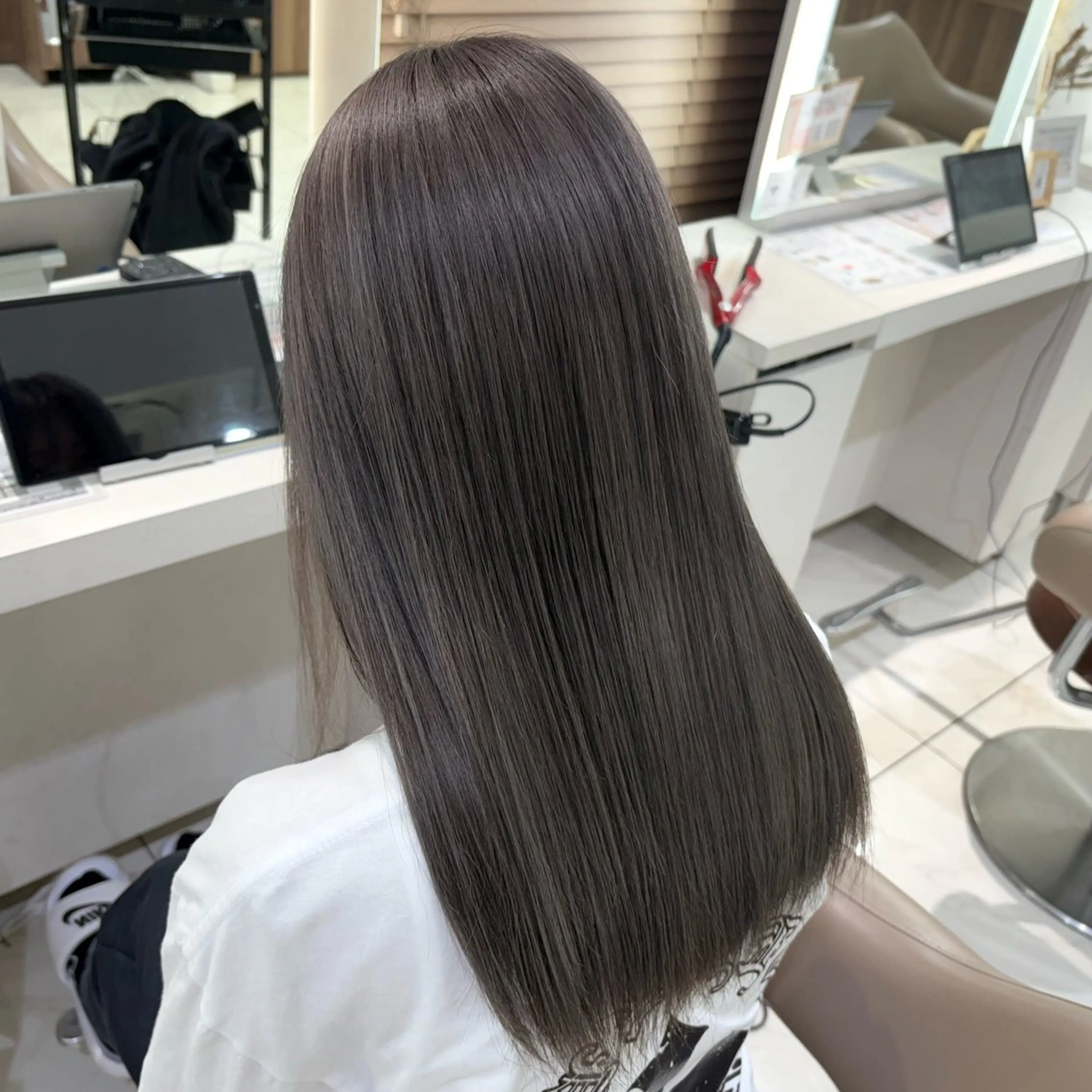 カラー 透明感カラー 加藤芽実カラーリスト ／ミルクティーカラーのヘアスタイル