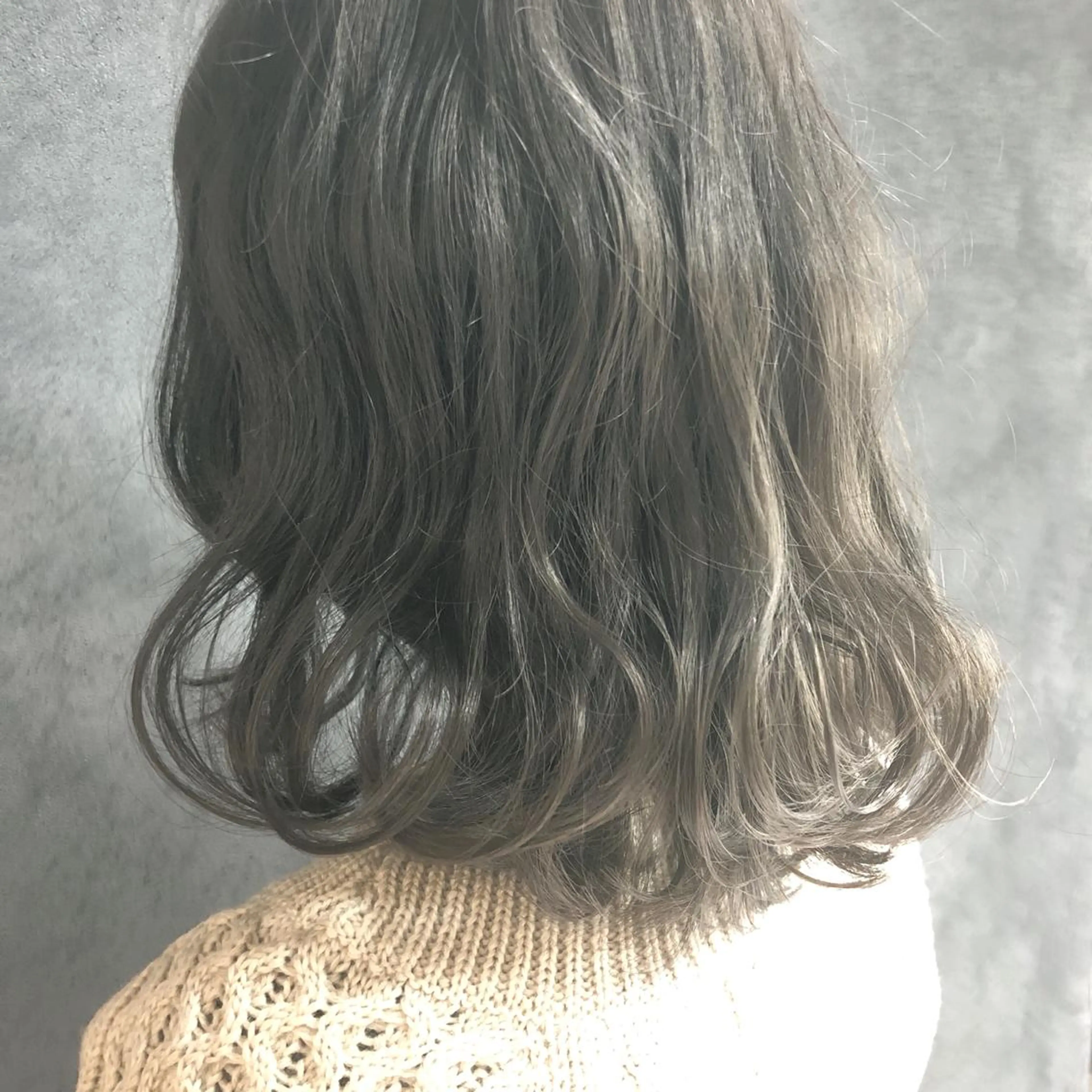 ショート カラー アッシュ アッシュグレー ブリーチ ダブルカラー ainico +所属・前濱 ノゾミのヘアスタイル