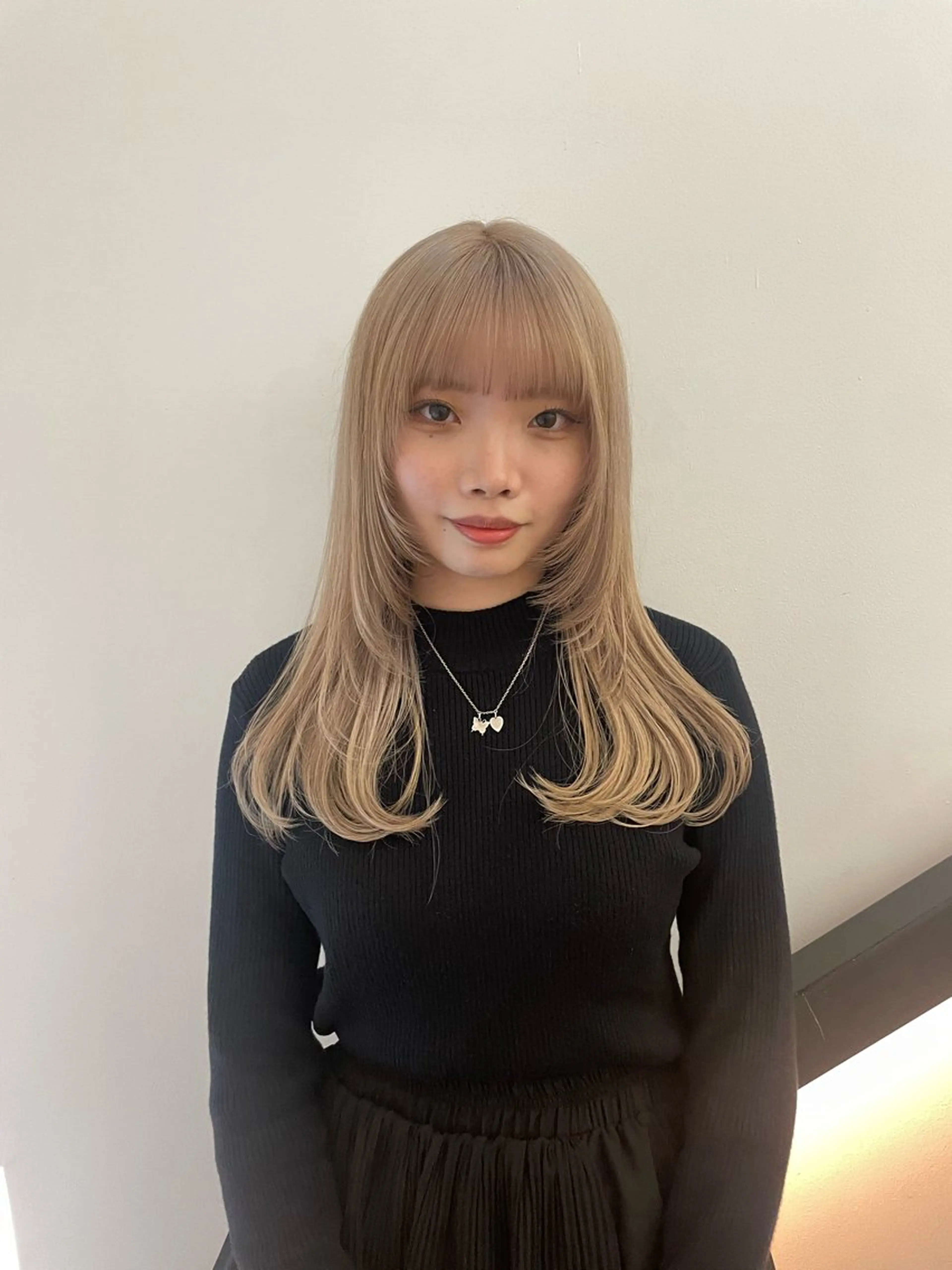 セミロング カラー ヘアカラー 🌟暖色系ハイトーン 🌟AIのヘアスタイル