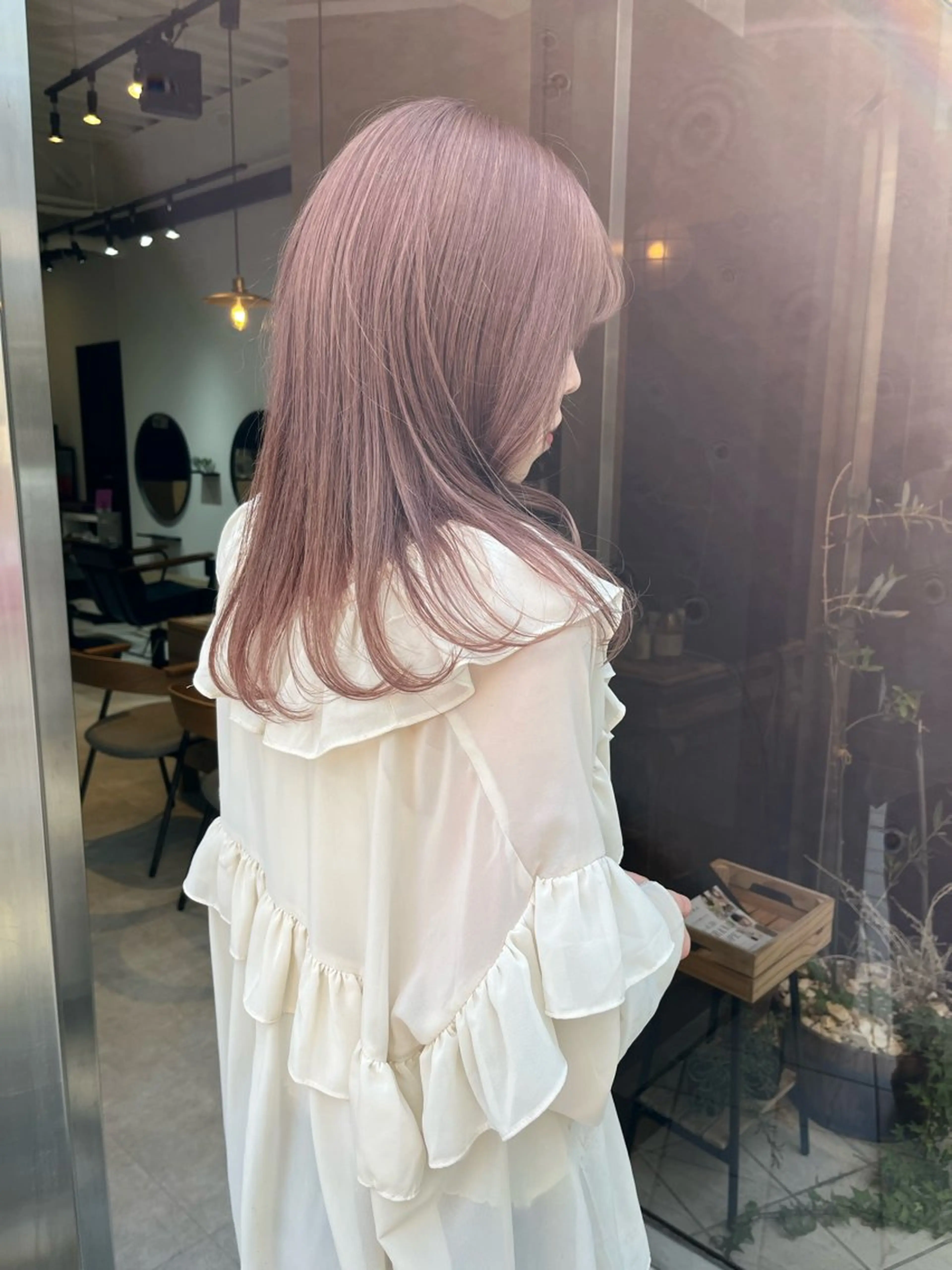 セミロング カラー ブリーチ eto所属・akira𝜗𝜚 ꙳.*‬透明感カラーのヘアスタイル