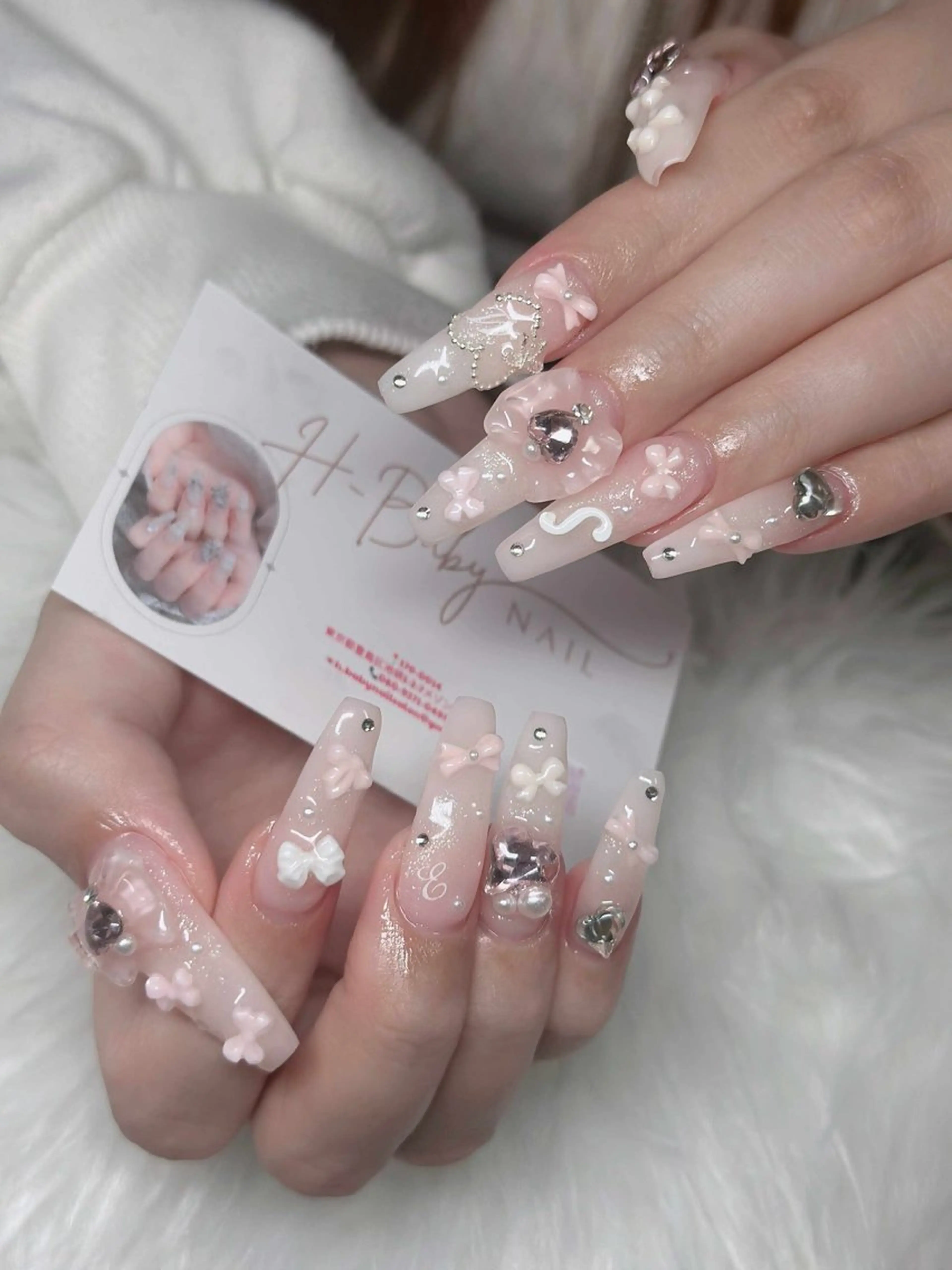 ネイル オーロラネイル フレンチネイル ジェルネイル ハロウィン キラキラネイル H.baby Nail Salonのネイルデザイン