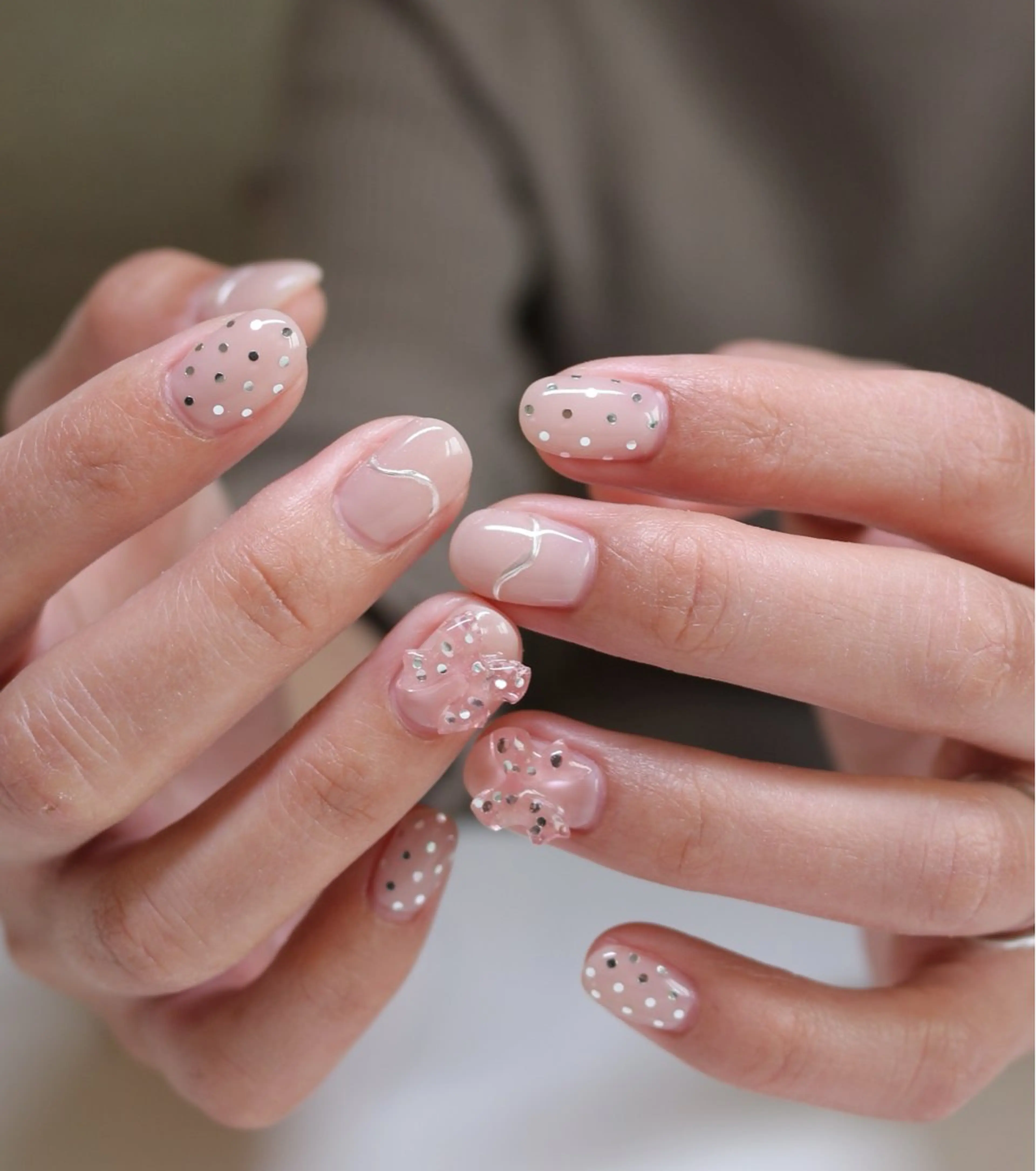 ネイル ホログラムネイル ピンク リボン シルバー ブライダルネイル ハンドネイル Baku Nailsのネイルデザイン