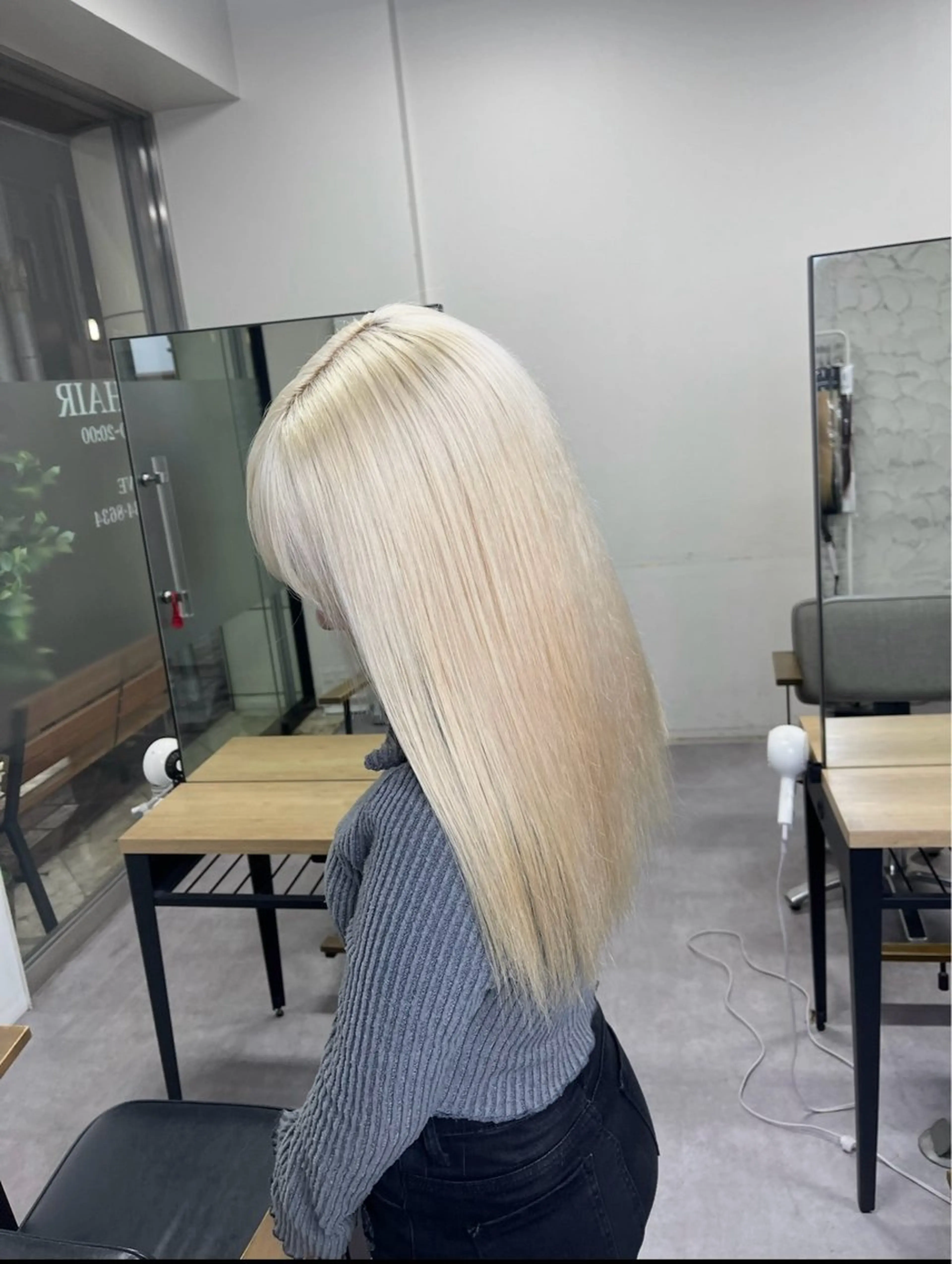 ミディアム カラー 抜きっぱなしブロンド ブロンド ヘアカラー トリートメント エクステ SWAY所属・SWAY / ヒカルのヘアスタイル