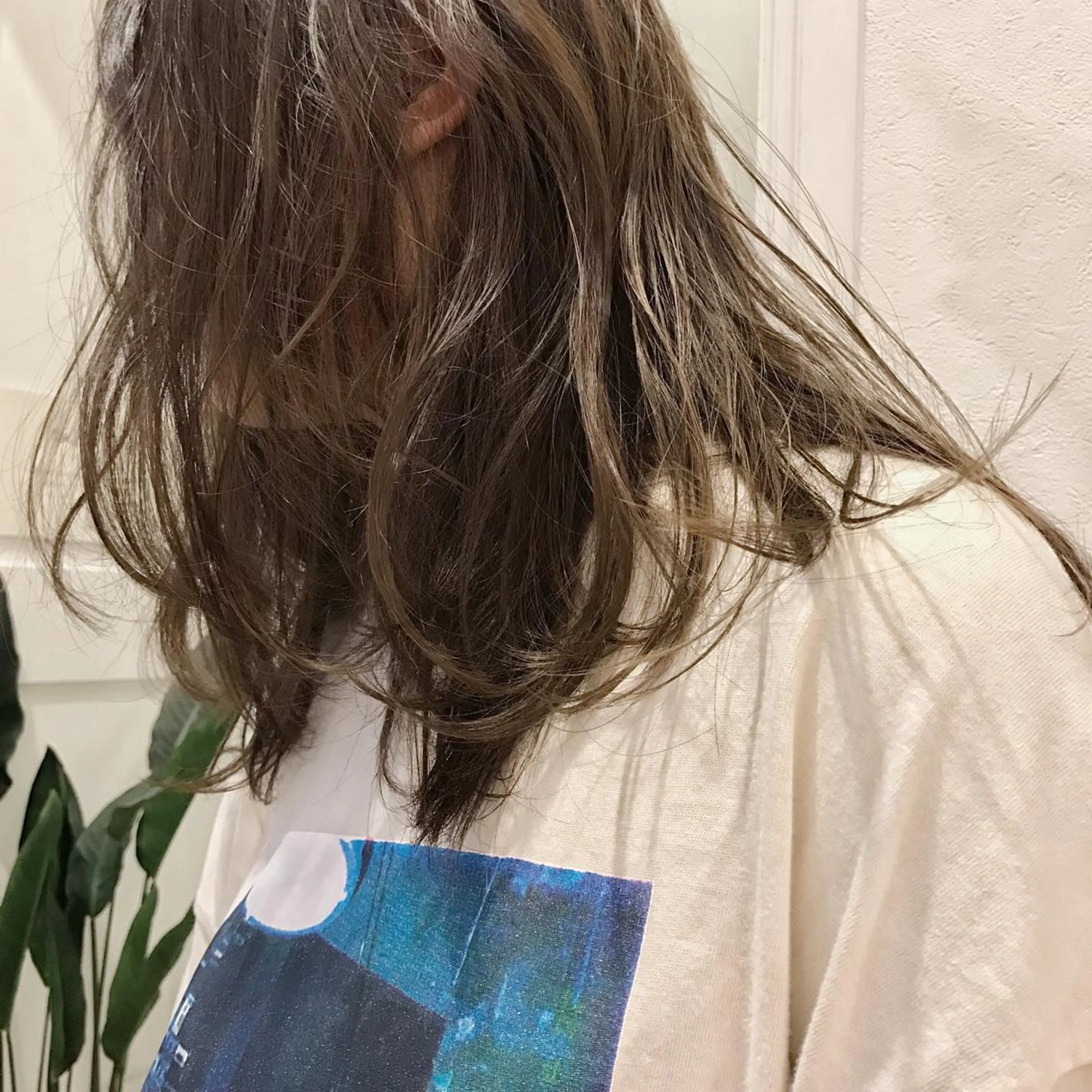 セミロング カラー ベージュカラー 透明感カラー HARUNA🤍 大人ショートヘアのヘアスタイル