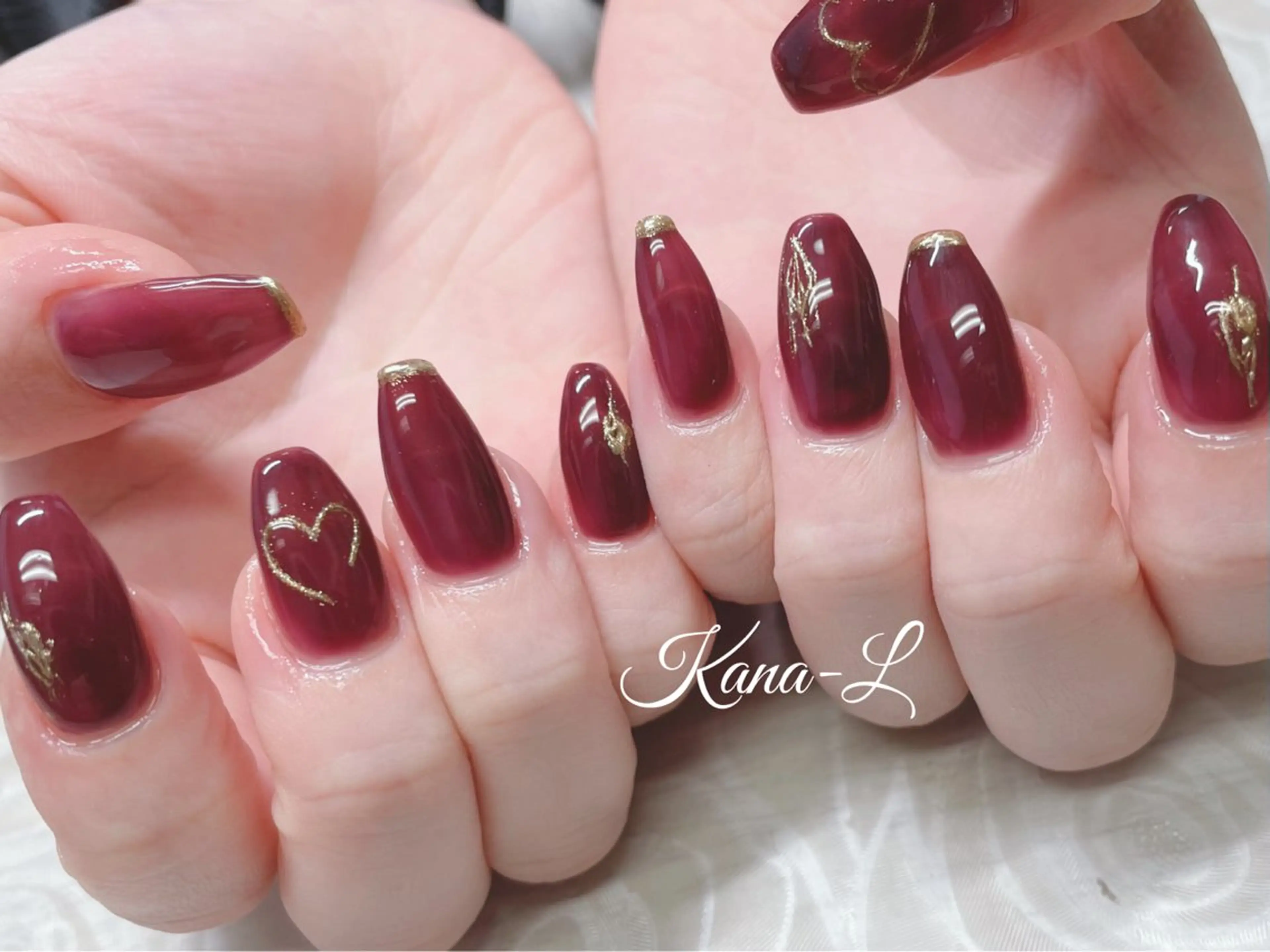 ネイル ボルドー ジェルネイル ゴールド ミラーネイル ニュアンスネイル 芦辺 香奈のネイルデザイン