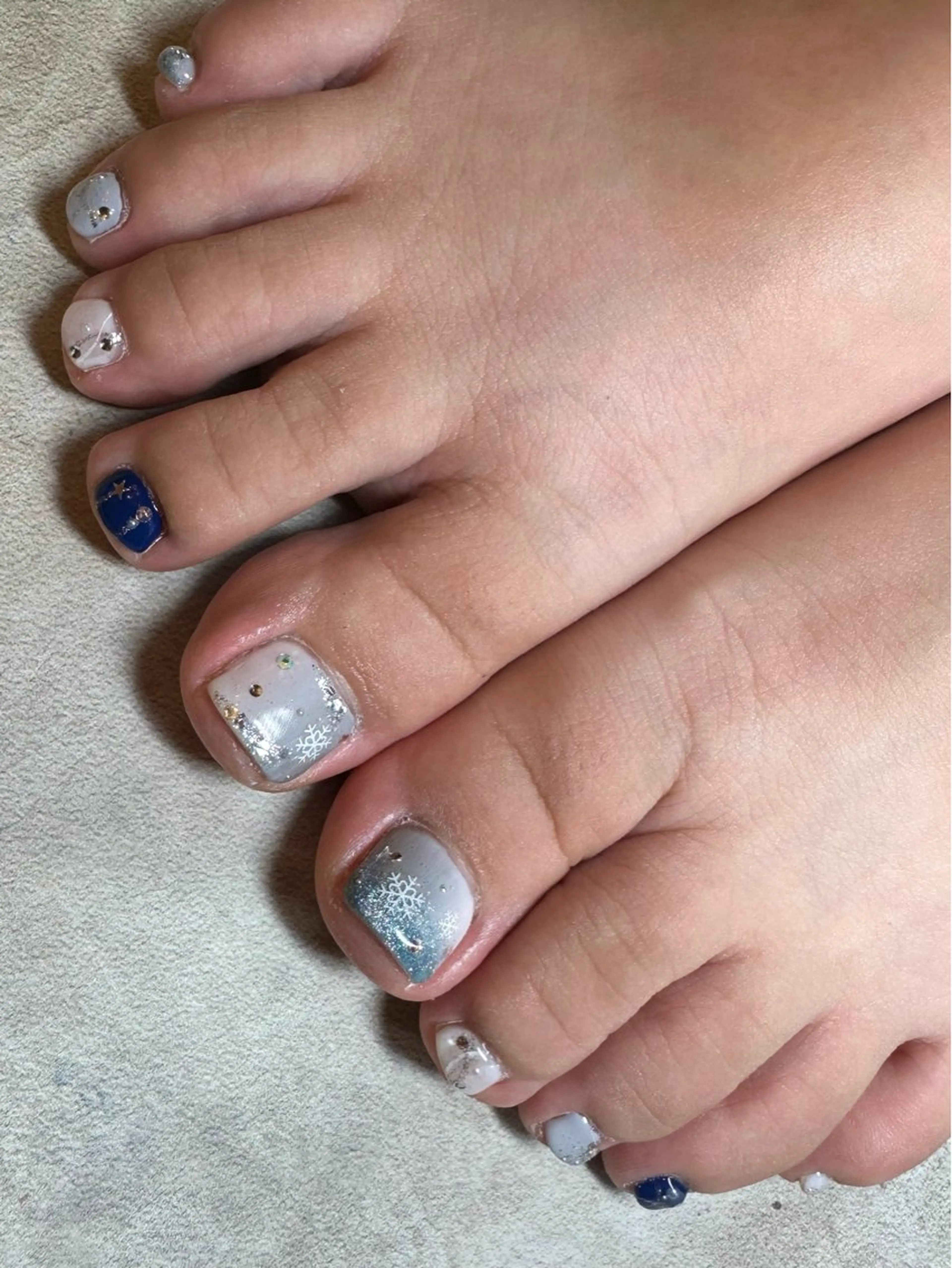 ネイル キラキラネイル マグネットネイル 冬ネイル クリスマス nailroom Anmie.のネイルデザイン