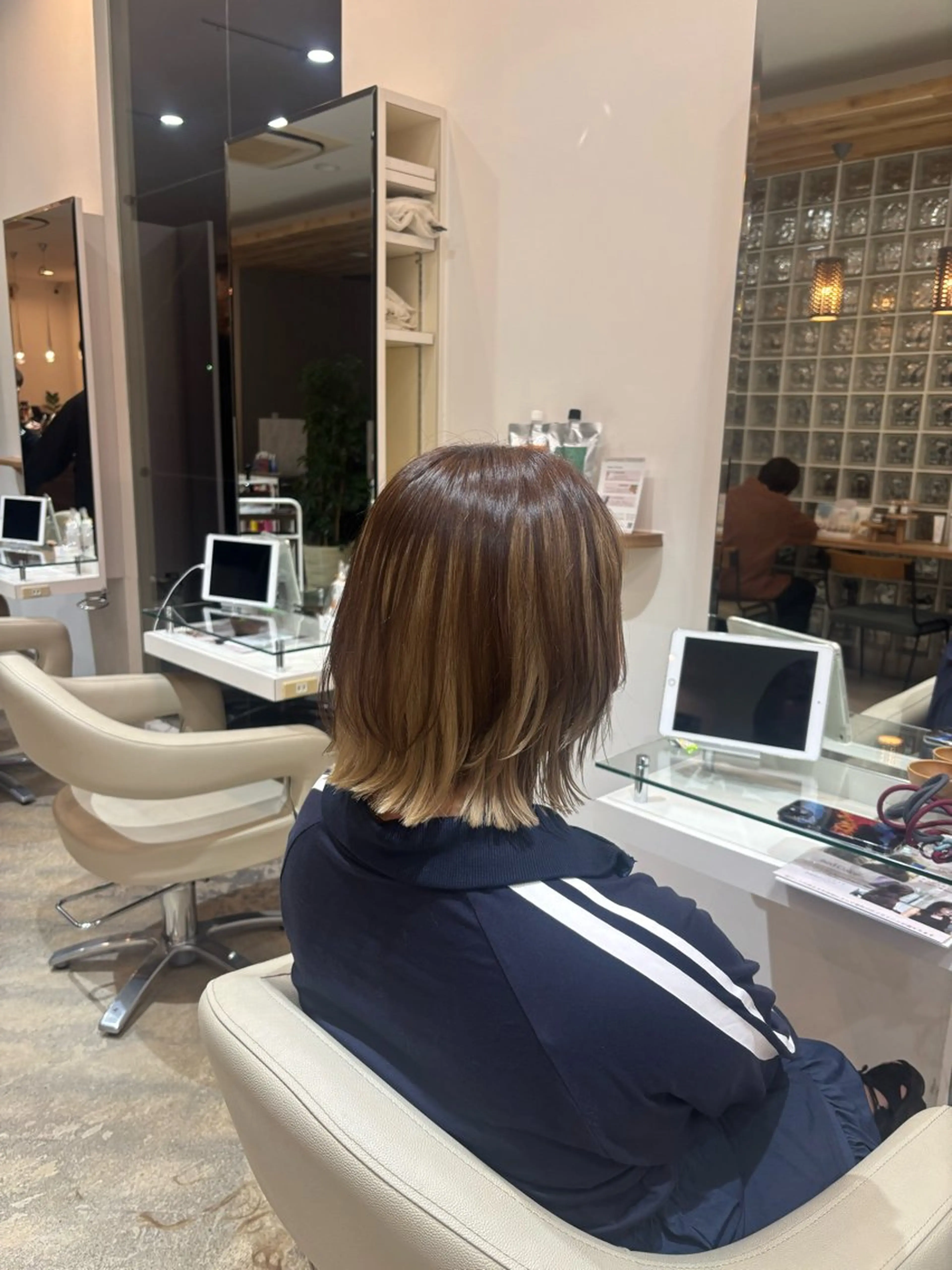 ミディアム ボブレイヤー ボブ レイヤーカット 外ハネヘア SOMEDAY Lx所属・佐藤 優里のヘアスタイル