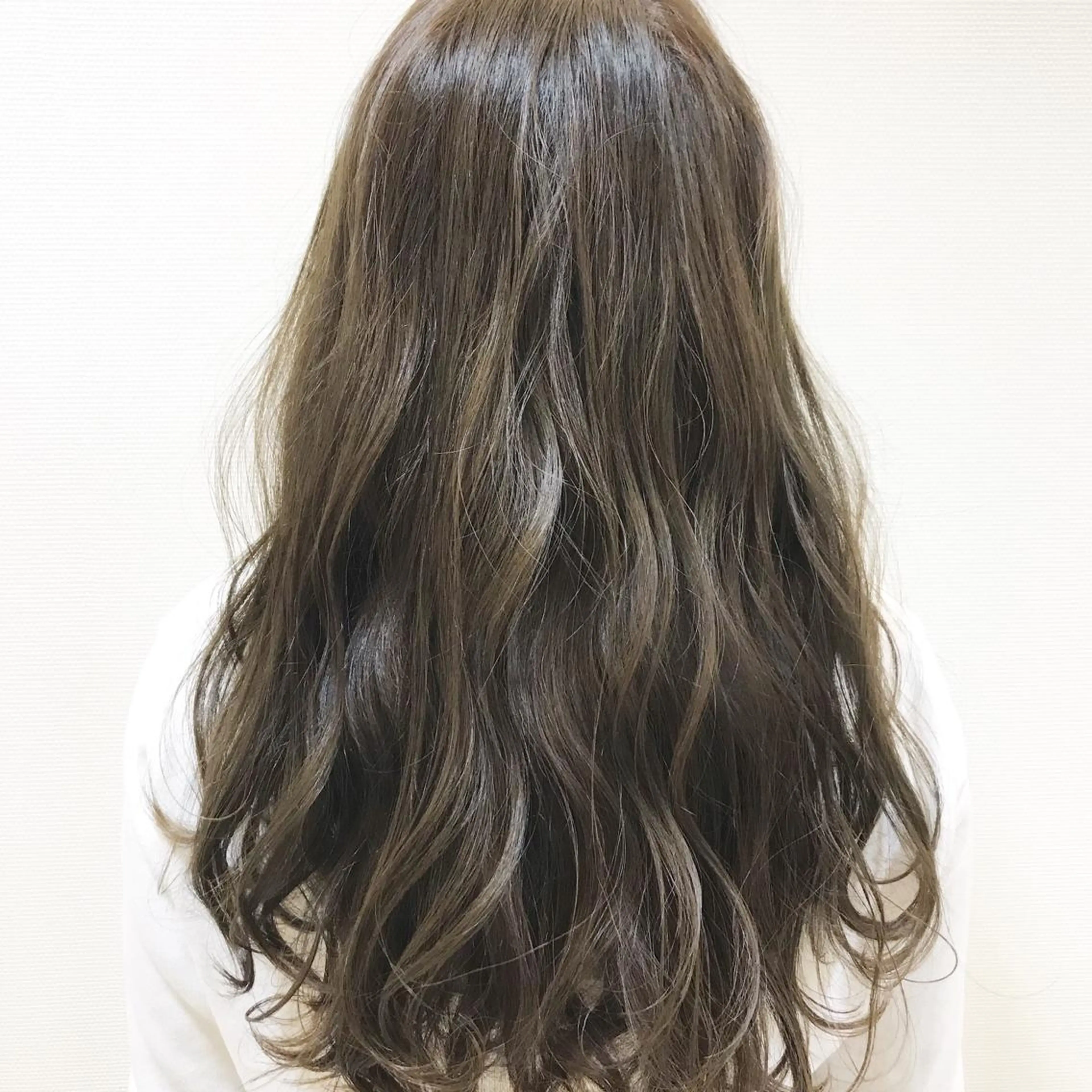 ロング カラー パーマ グレージュ VOCE所属・北川 泰之のヘアスタイル