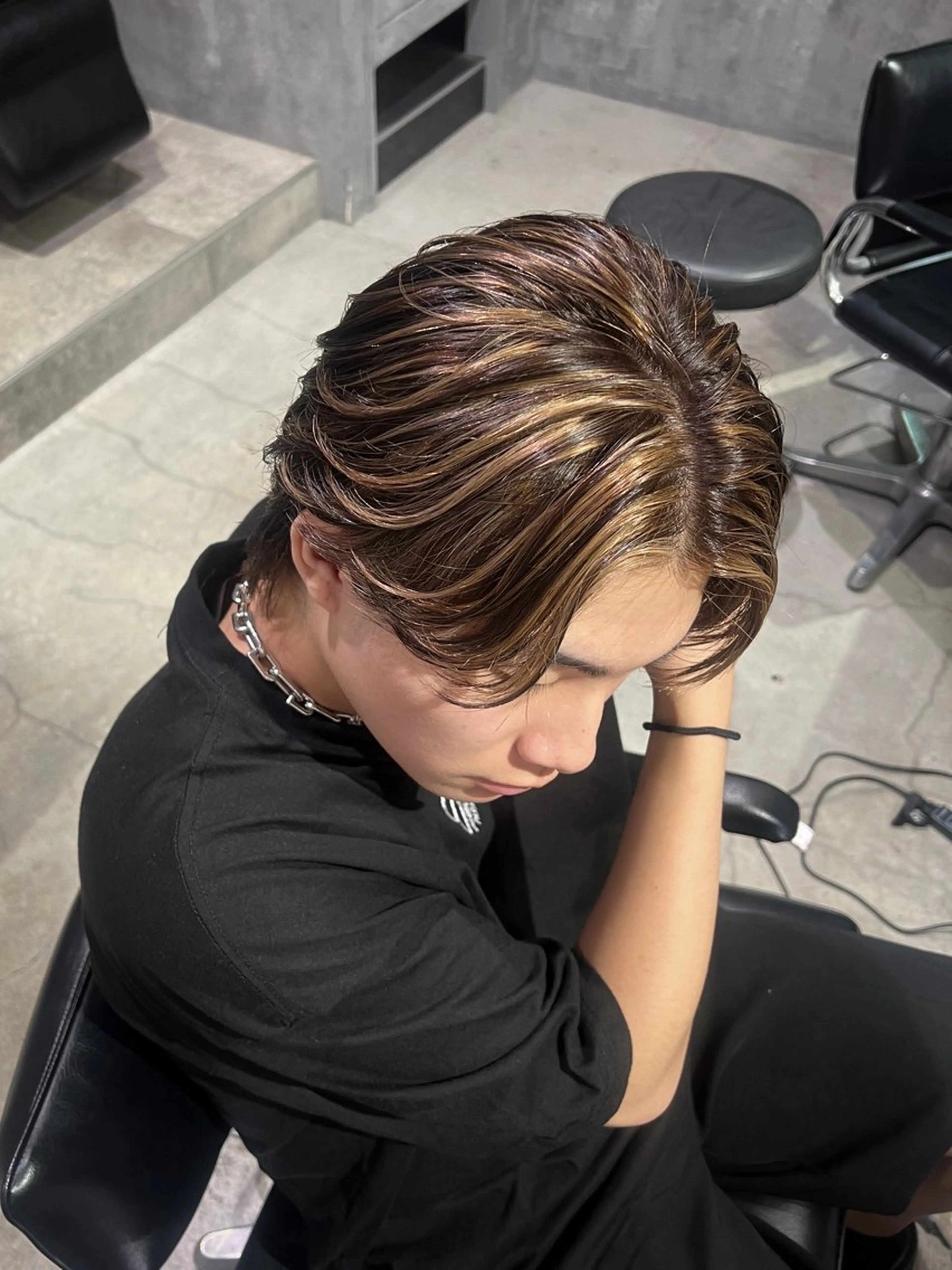 【⚡️1日3名のみ⚡️】メンズカット+ハイライトで作るバレイヤージュの写真