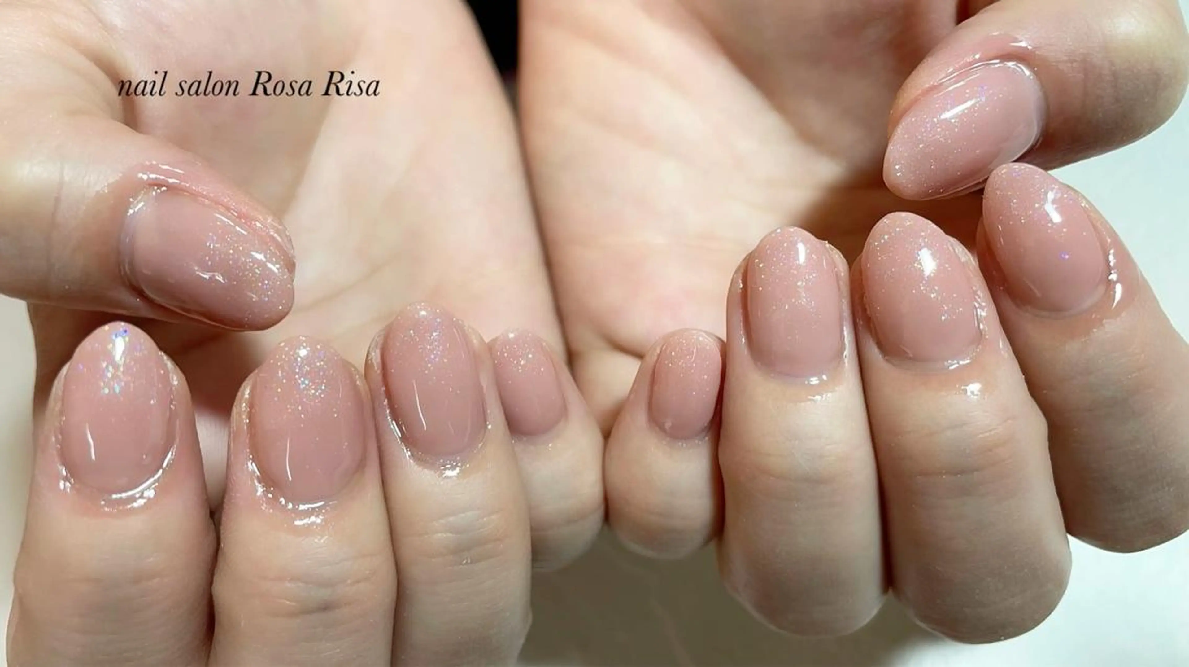 ミディアム ネイル オーロラネイル ラメ(グリッター) ハンドネイル ネイルスタジオ シェイクユアハンズのネイルデザイン