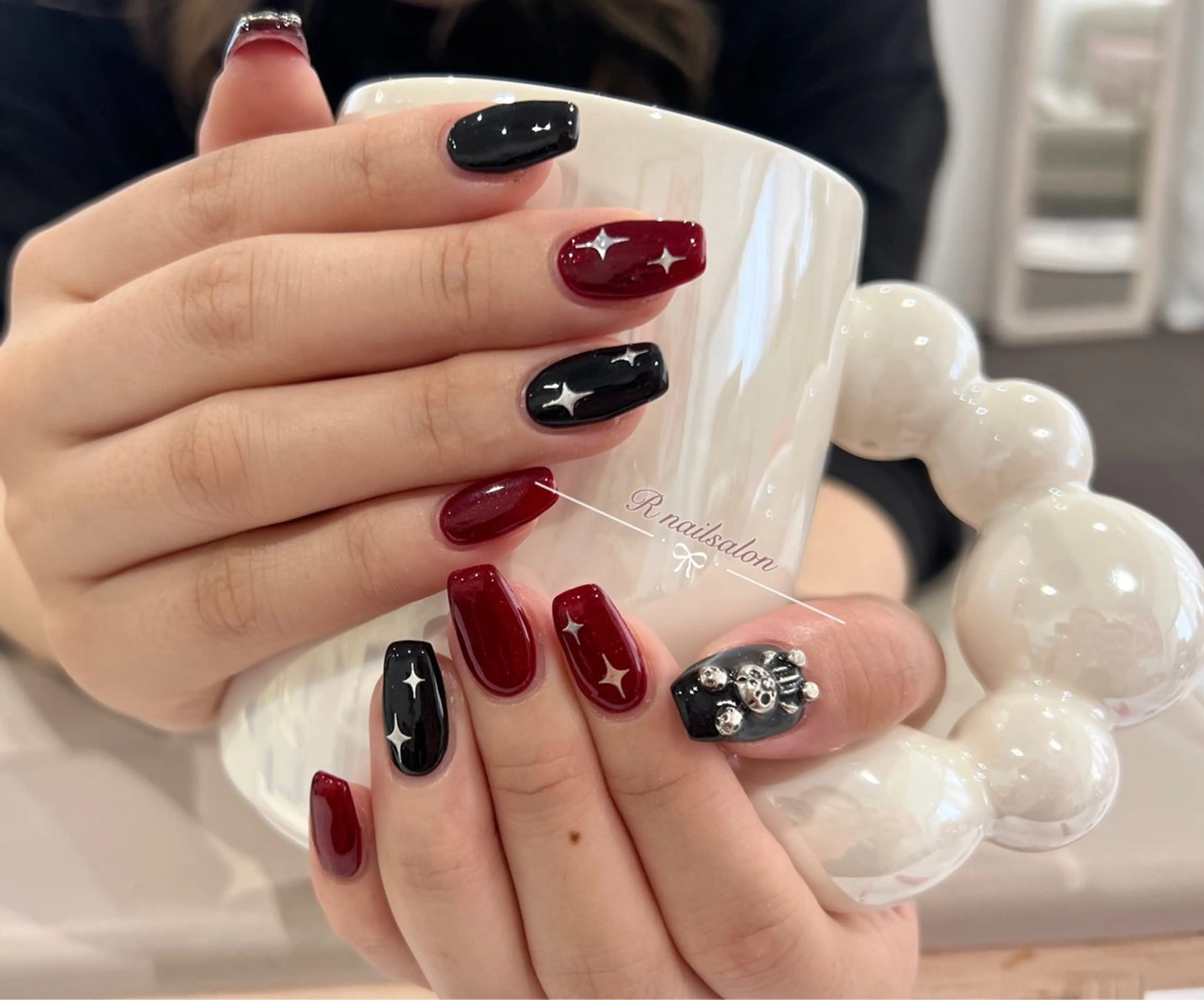 ミディアム R NAILSALONのネイルデザイン