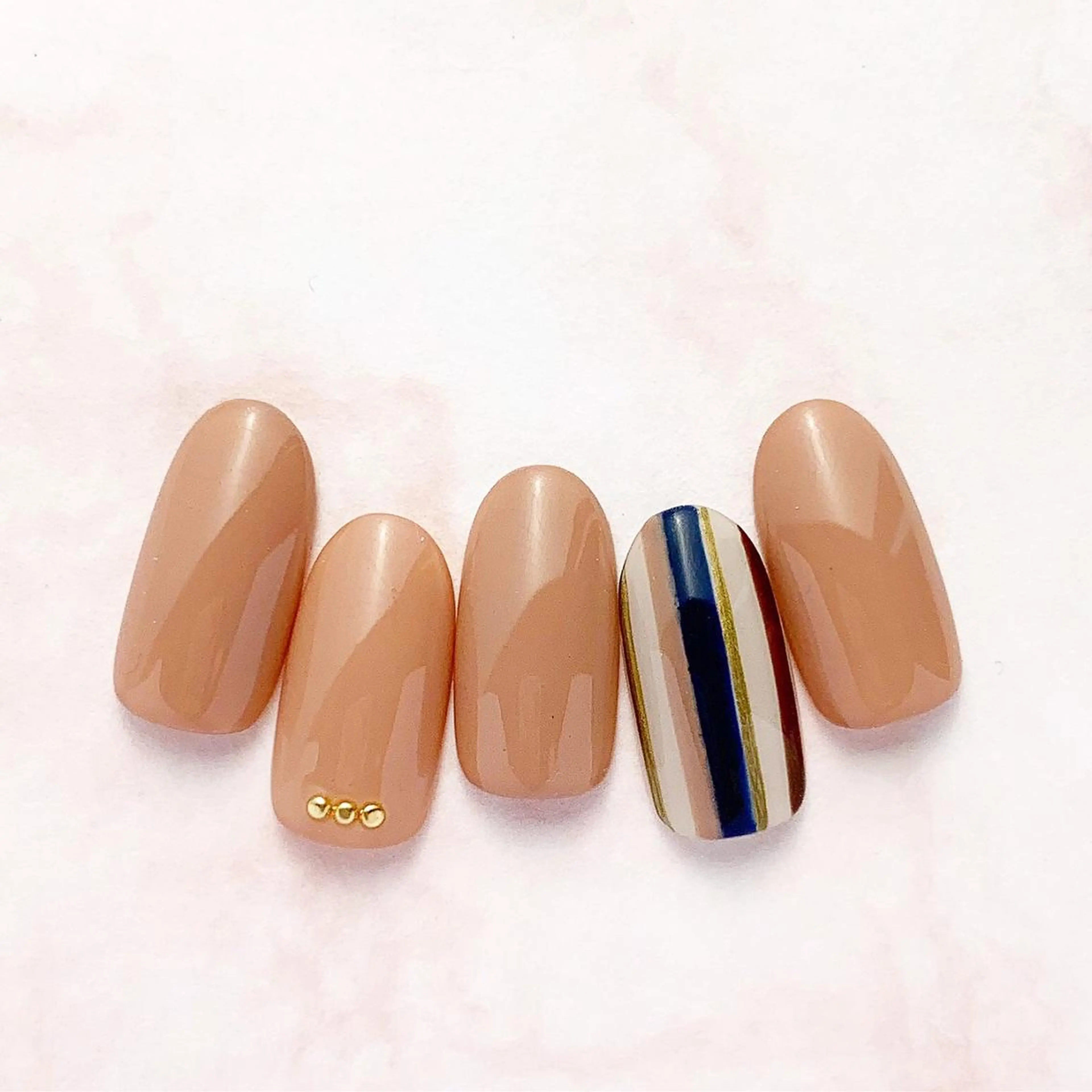 ネイル SOLMANI 予約担当のネイルデザイン