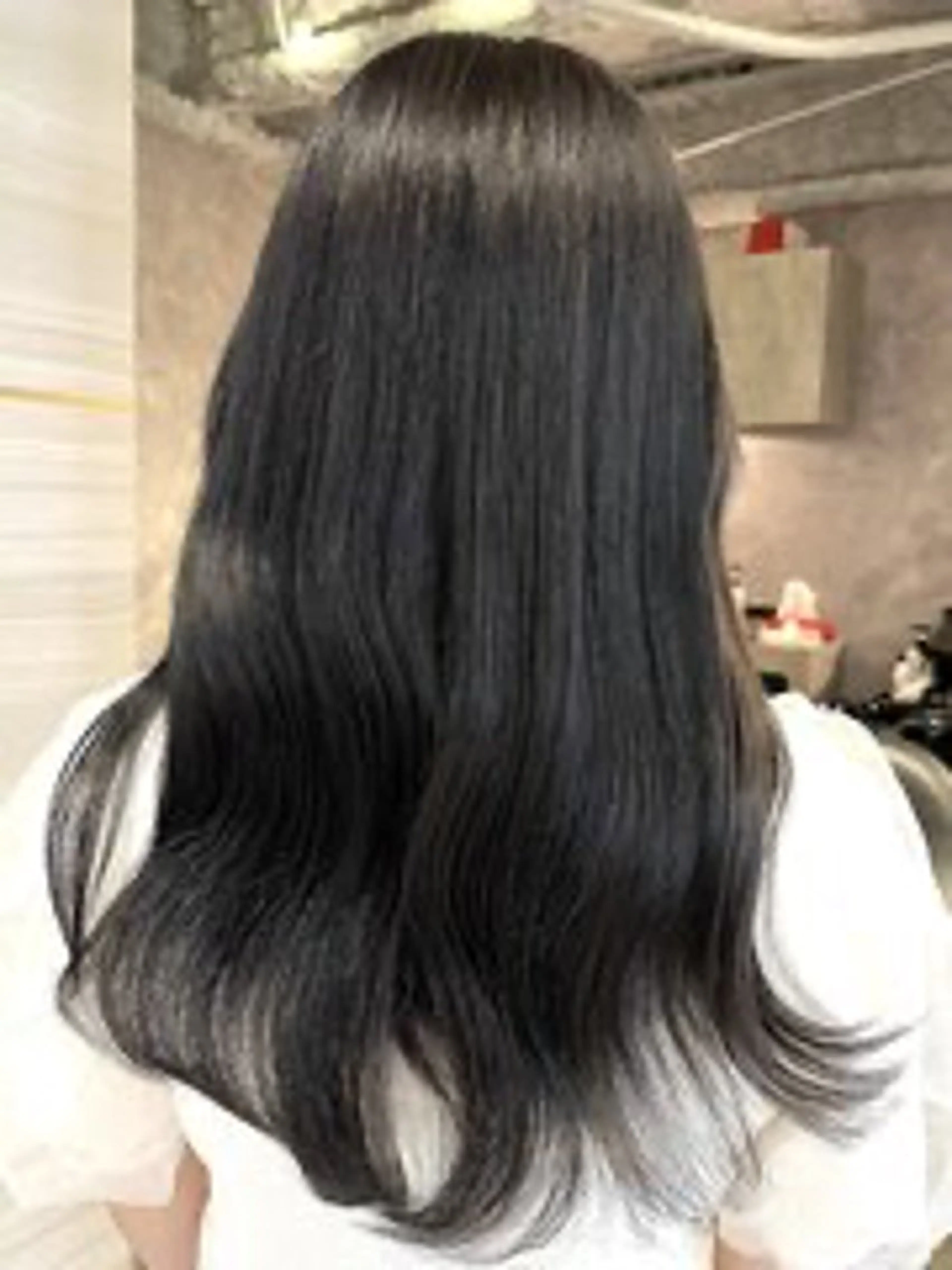 セミロング カラー elu あやね‎🤍🫧のヘアスタイル