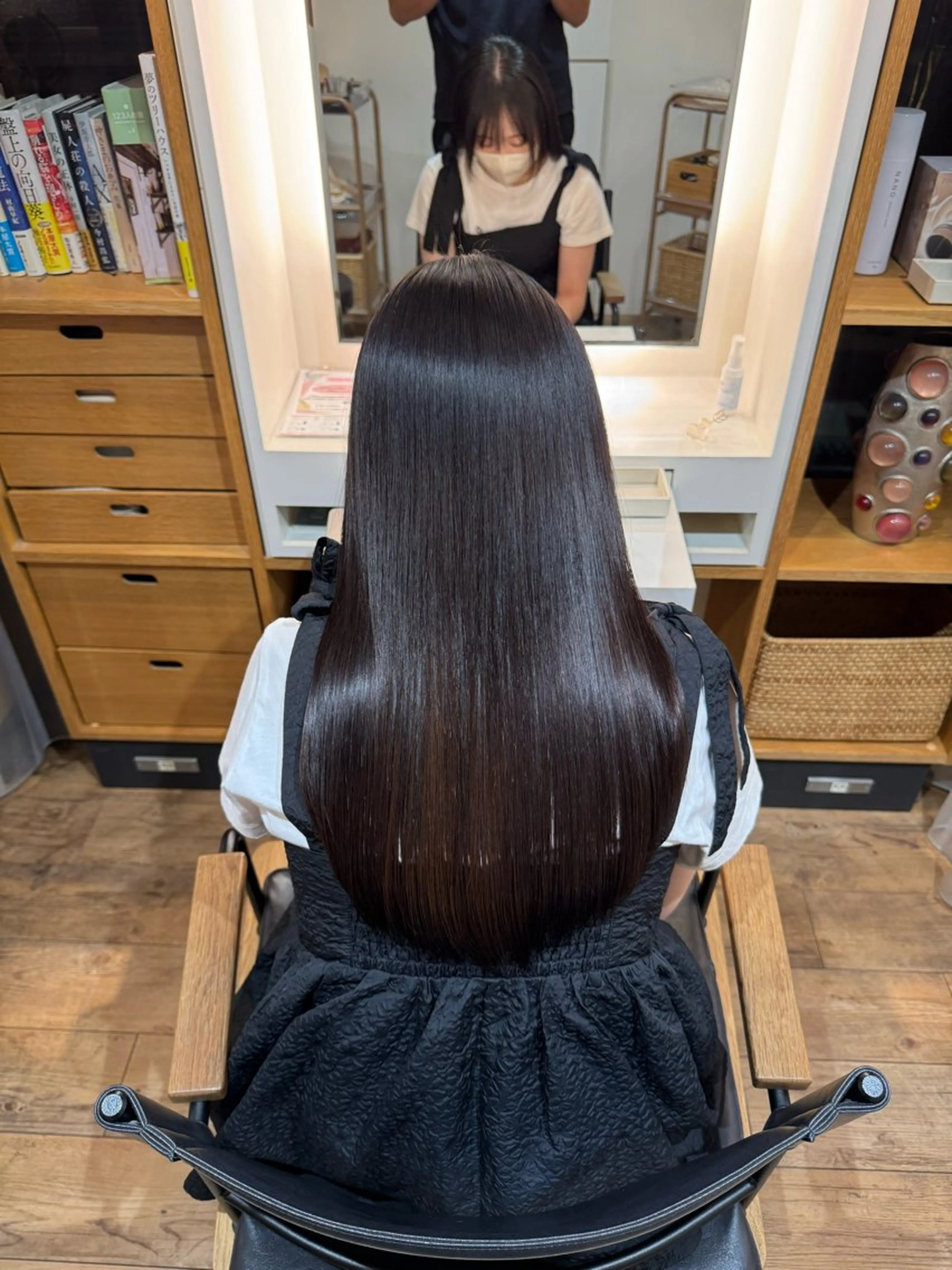 セミロング カット 縮毛矯正 トリートメント afloatkobe所属・美髪/髪質改善 川口凌弥のヘアスタイル