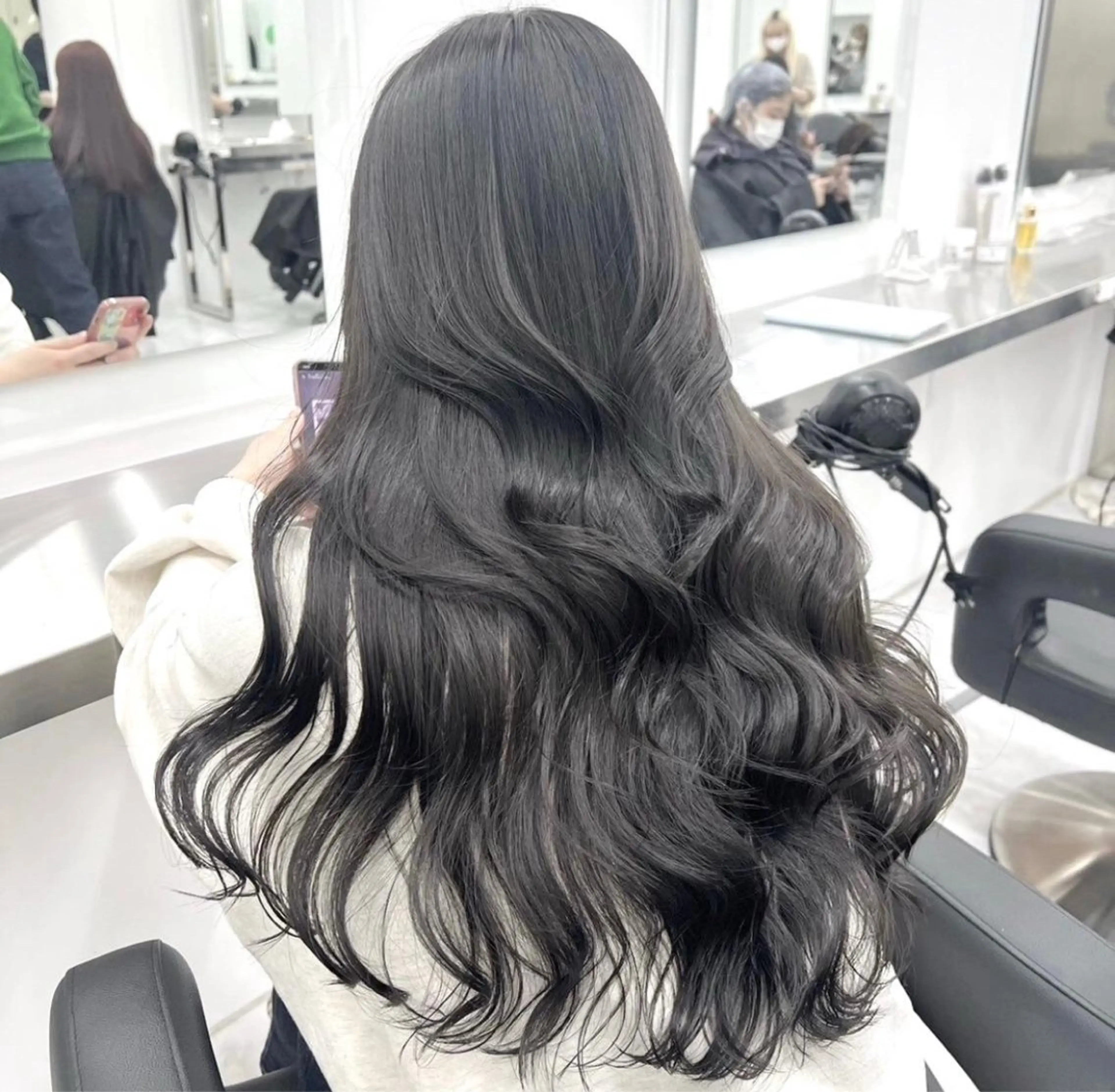 ロング カット ヘアカラー トリートメント 韓国ヘア/ブリーチ無 しWカラー/オリーブのヘアスタイル