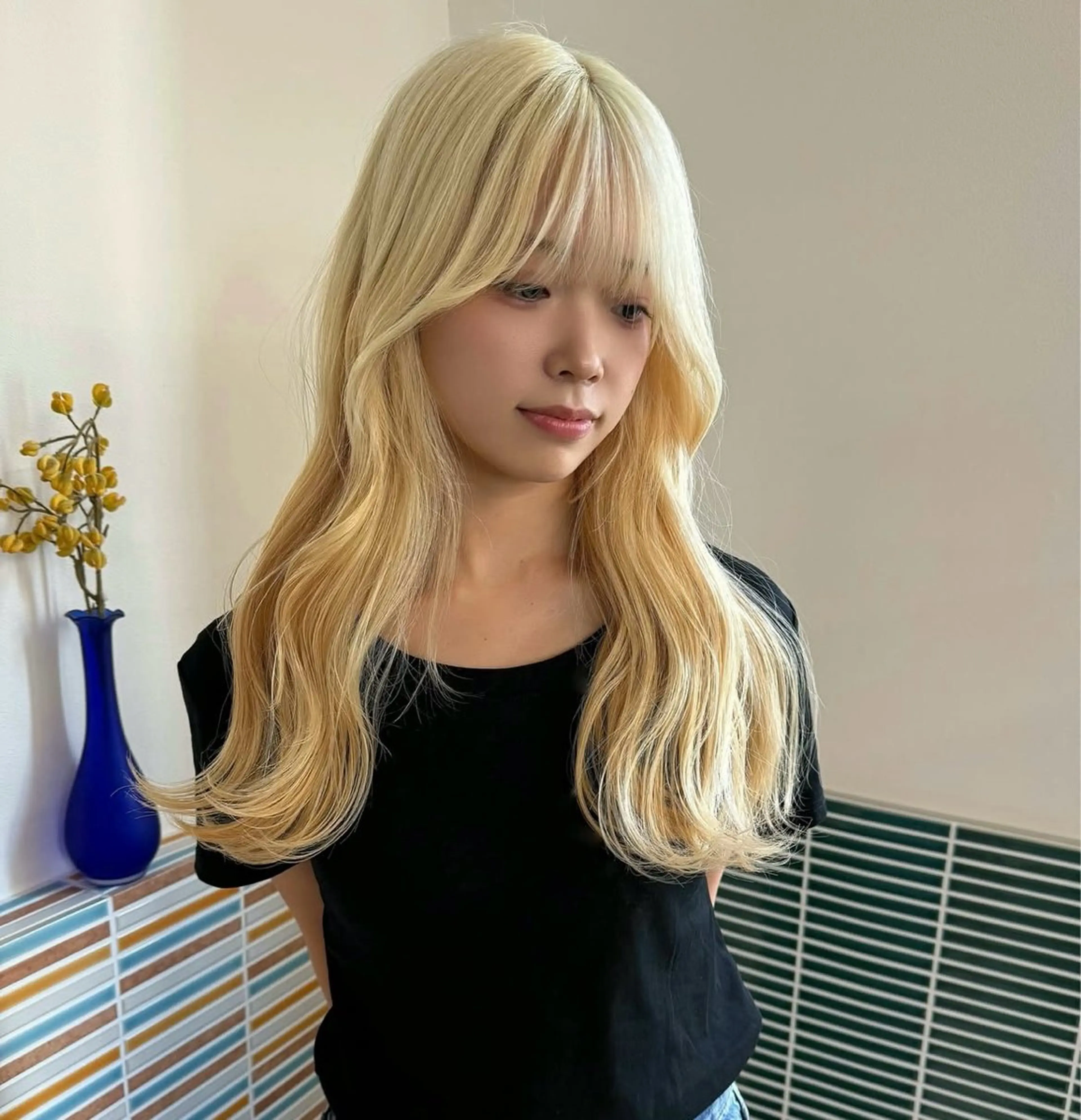 セミロング ハイトーンカラー /梅田/みほのヘアスタイル