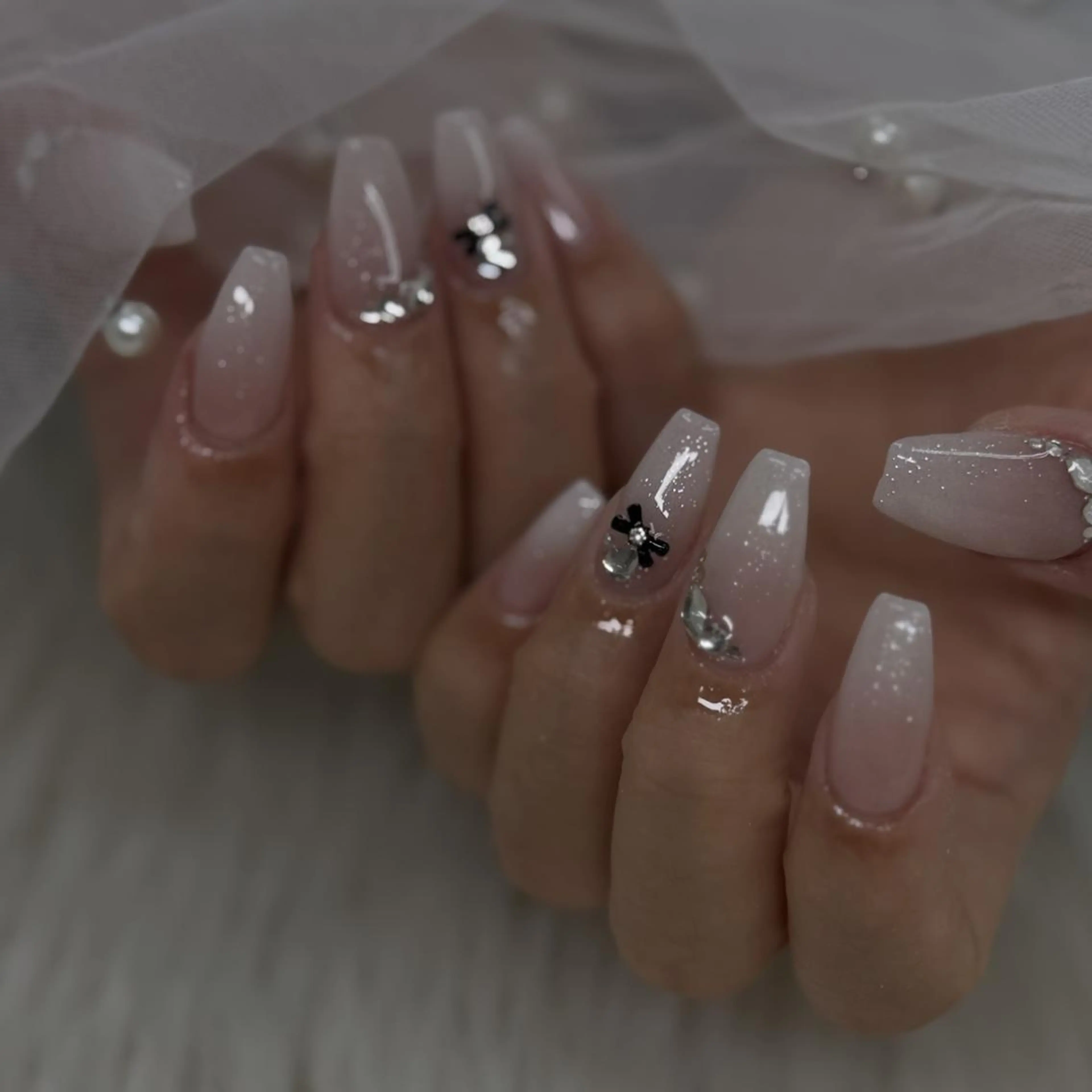 ネイル リボン ハンドネイル tener Luna🧚のネイルデザイン