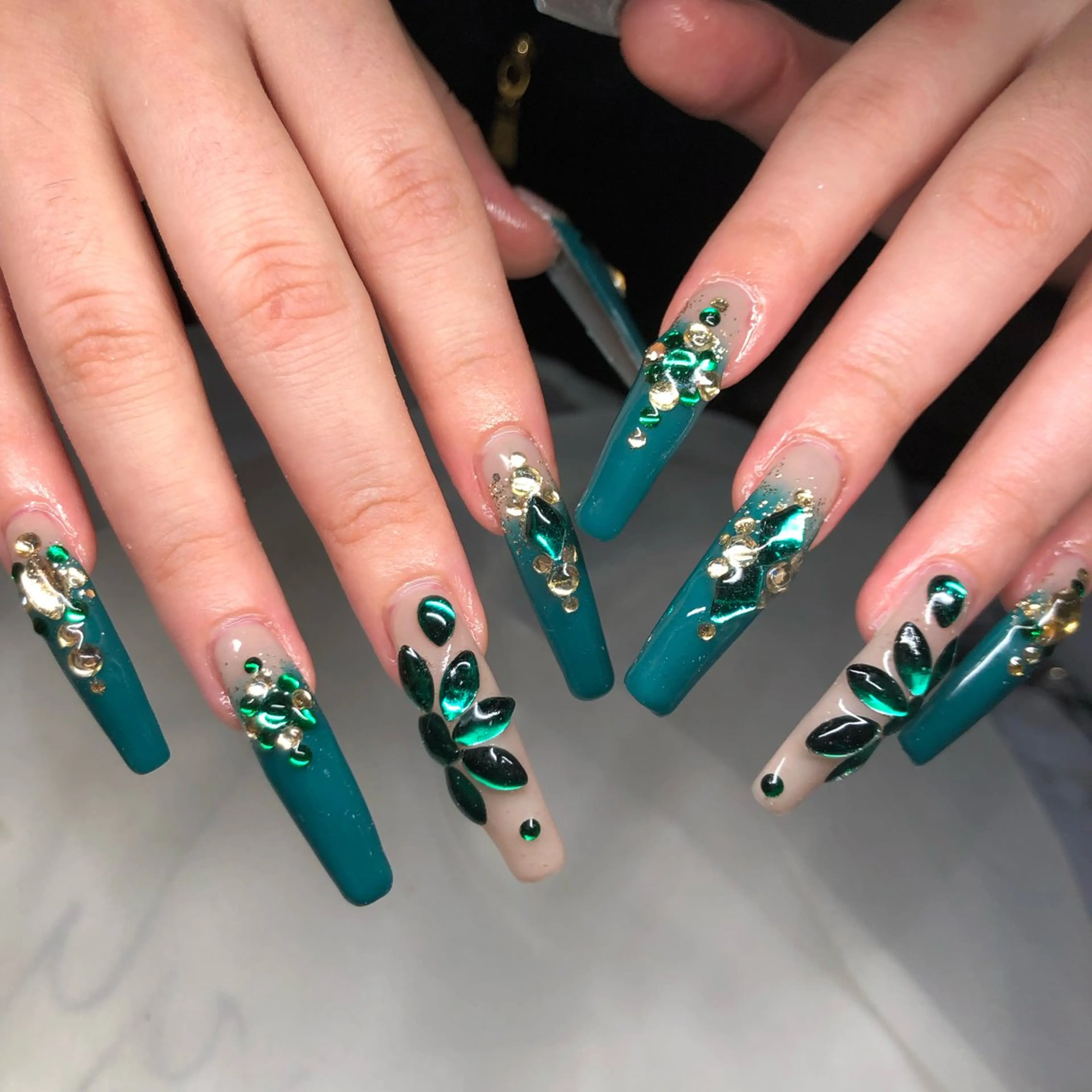 ネイル 長さ出し フレンチネイル ジェルネイル グラデーション マグネットネイル ハンドネイル Gracias. rieのネイルデザイン