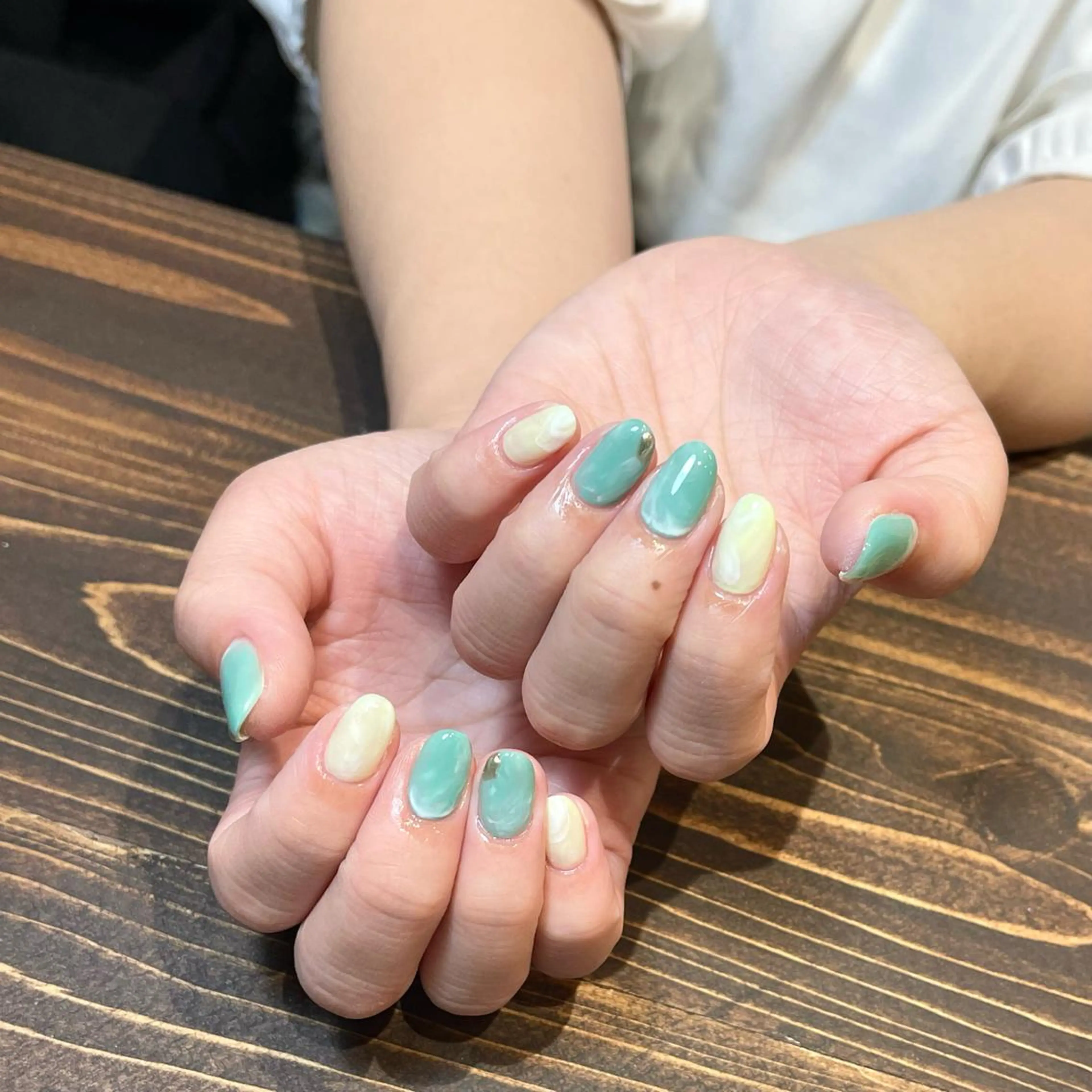 ネイル アートネイル ジェルネイル ニュアンスネイル オフィスネイル シンプルネイル ハンドネイル kinjo yuaのネイルデザイン