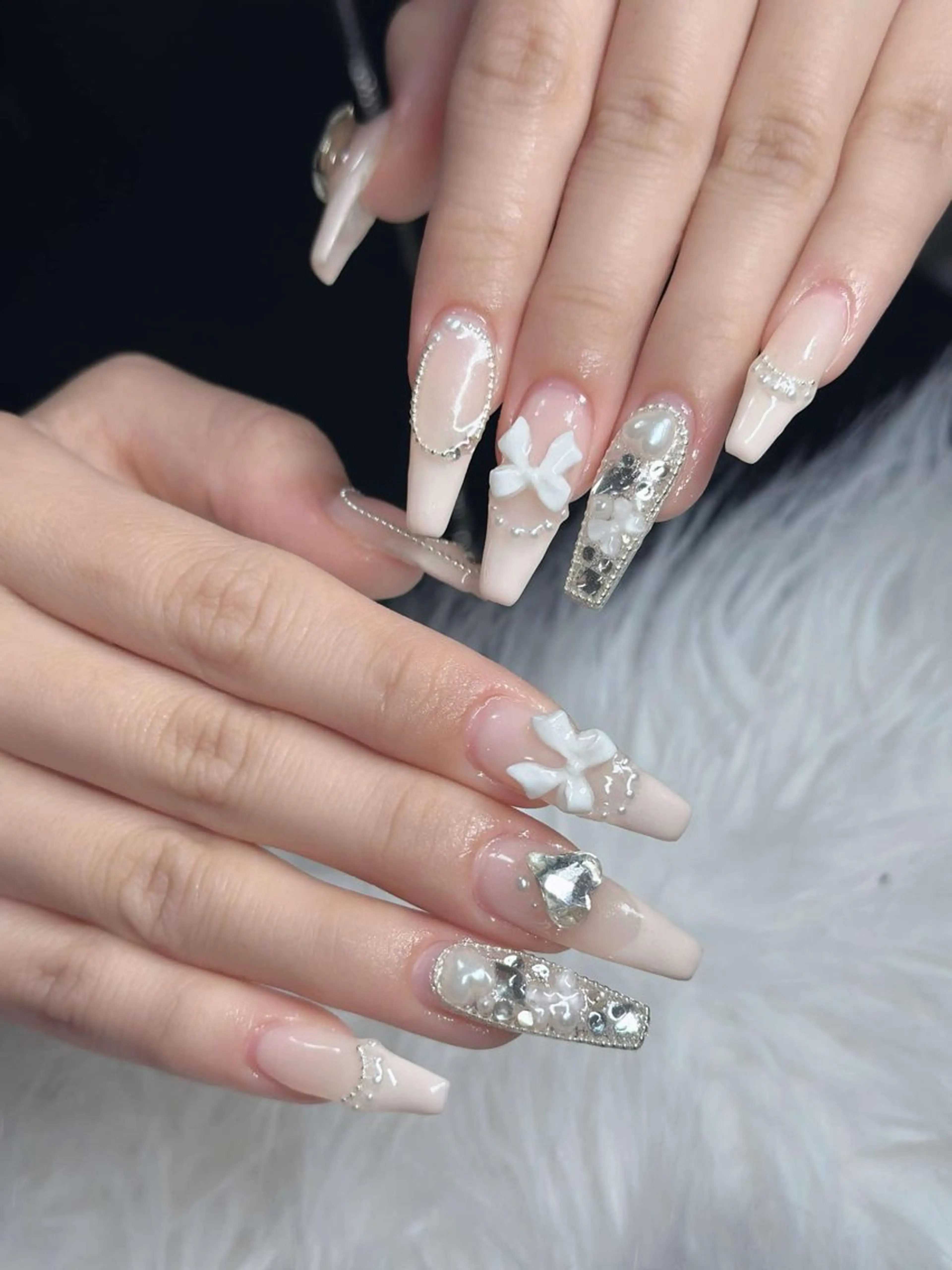 ネイル オーロラネイル フレンチネイル ジェルネイル ハロウィン キラキラネイル ハンドネイル H.baby Nail Salonのネイルデザイン