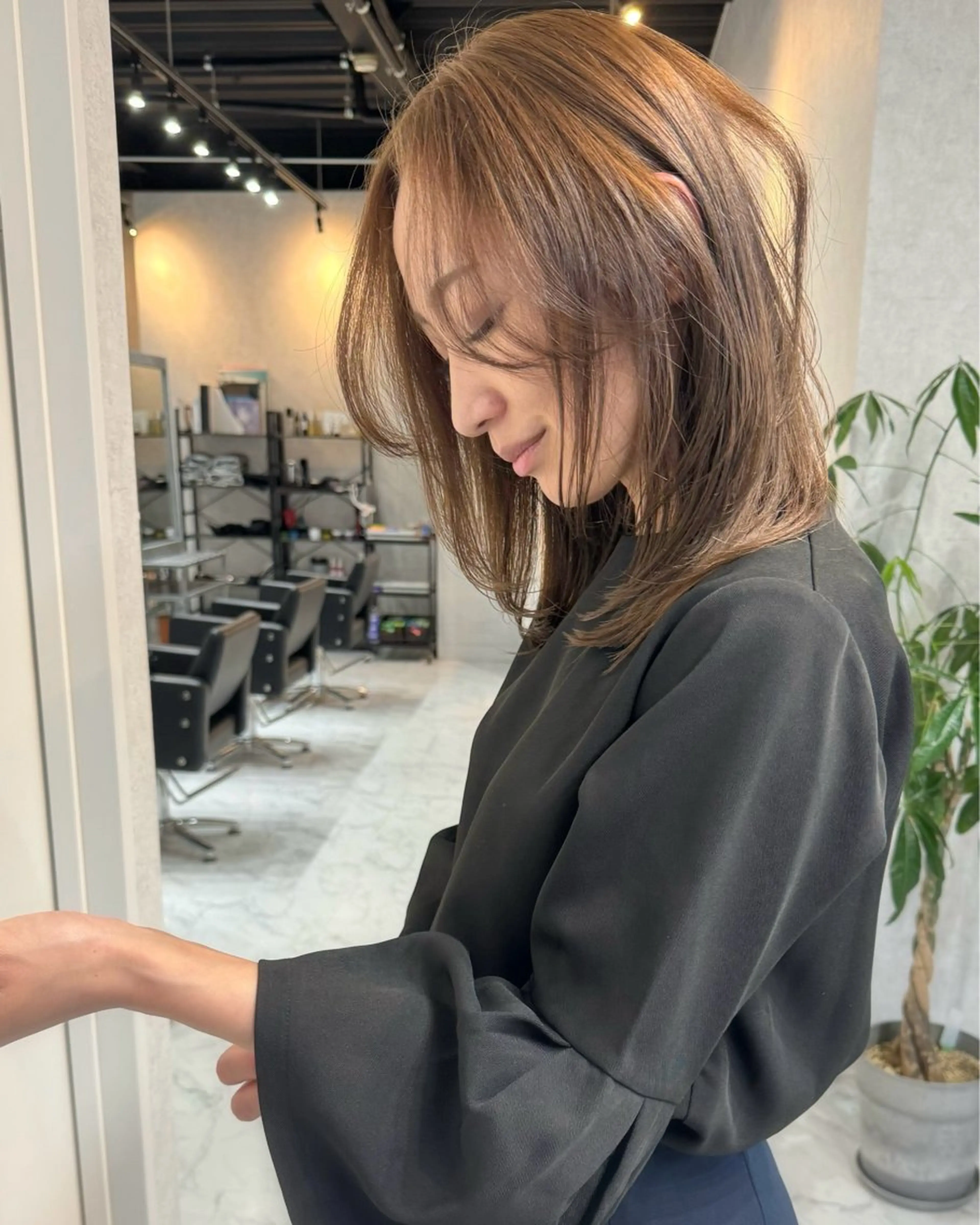 ミディアム カラー ヘアアレンジ バレイヤージュ ブリーチ ダブルカラー ハイライトカラー ハイトーンカラー カット アンドウ ユウ/ レイヤーカット/韓国のヘアスタイル