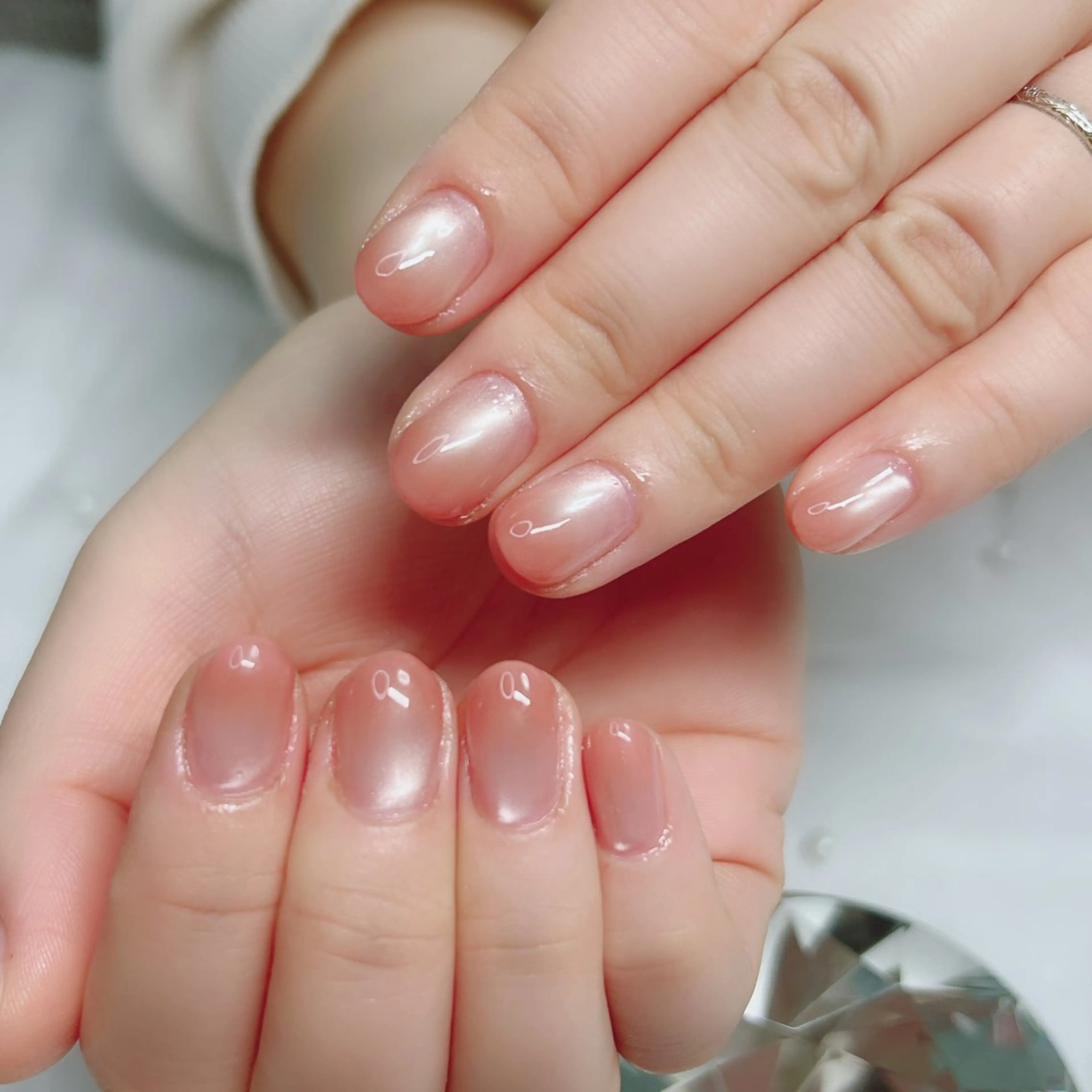ネイル オーロラネイル ミラーネイル オフィスネイル ワンカラーネイル シンプルネイル ハンドネイル Cute Tips nailのネイルデザイン