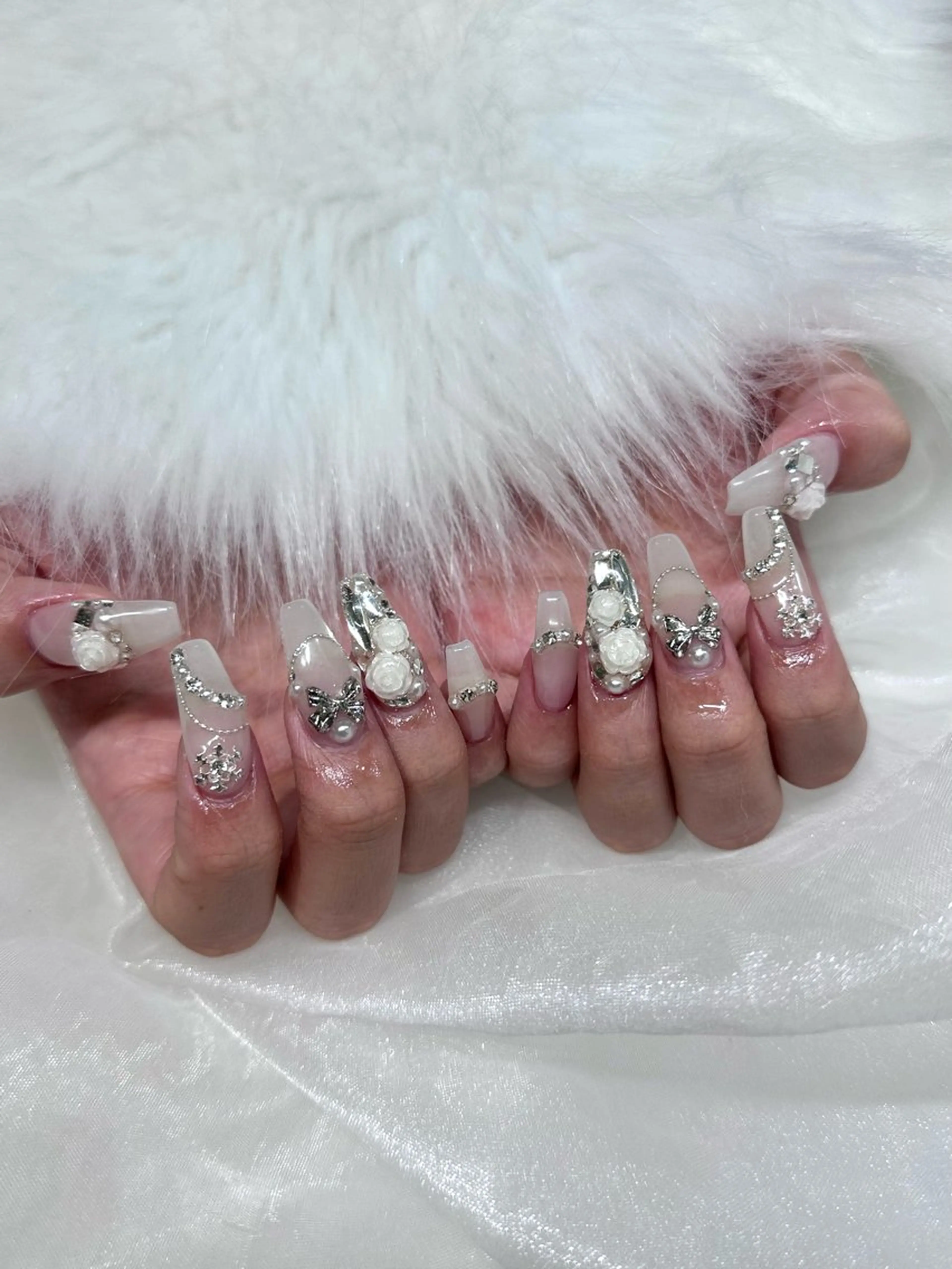 ネイル キラキラネイル 韓国ネイル ワンホンネイル ハンドネイル ume hairsalon所属・nono/ 熊取ﾈｲﾙｻﾛﾝのネイルデザイン