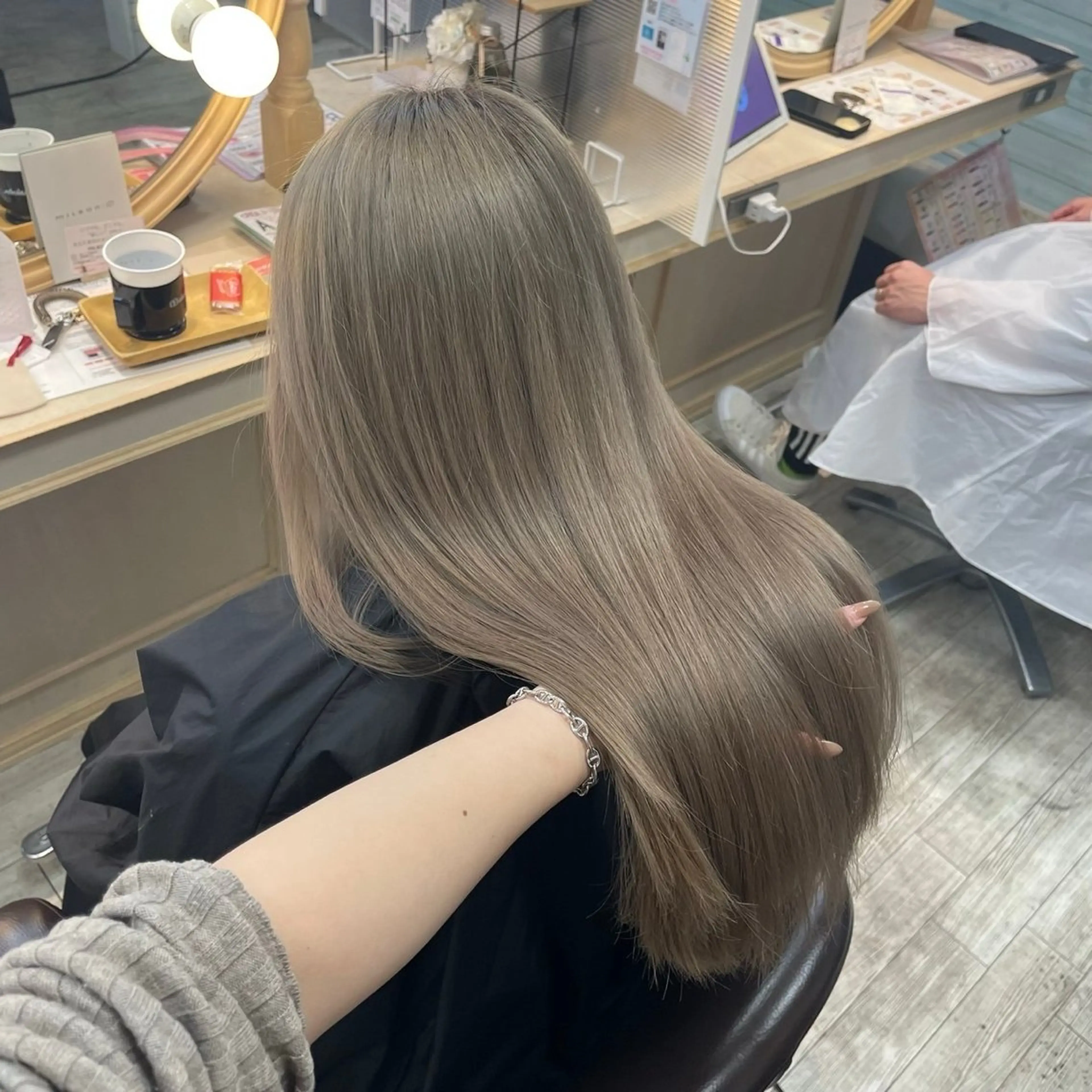 セミロング KEEN.所属・新百合ヶ丘/韓国ヘア /レイヤー/RENAのヘアスタイル