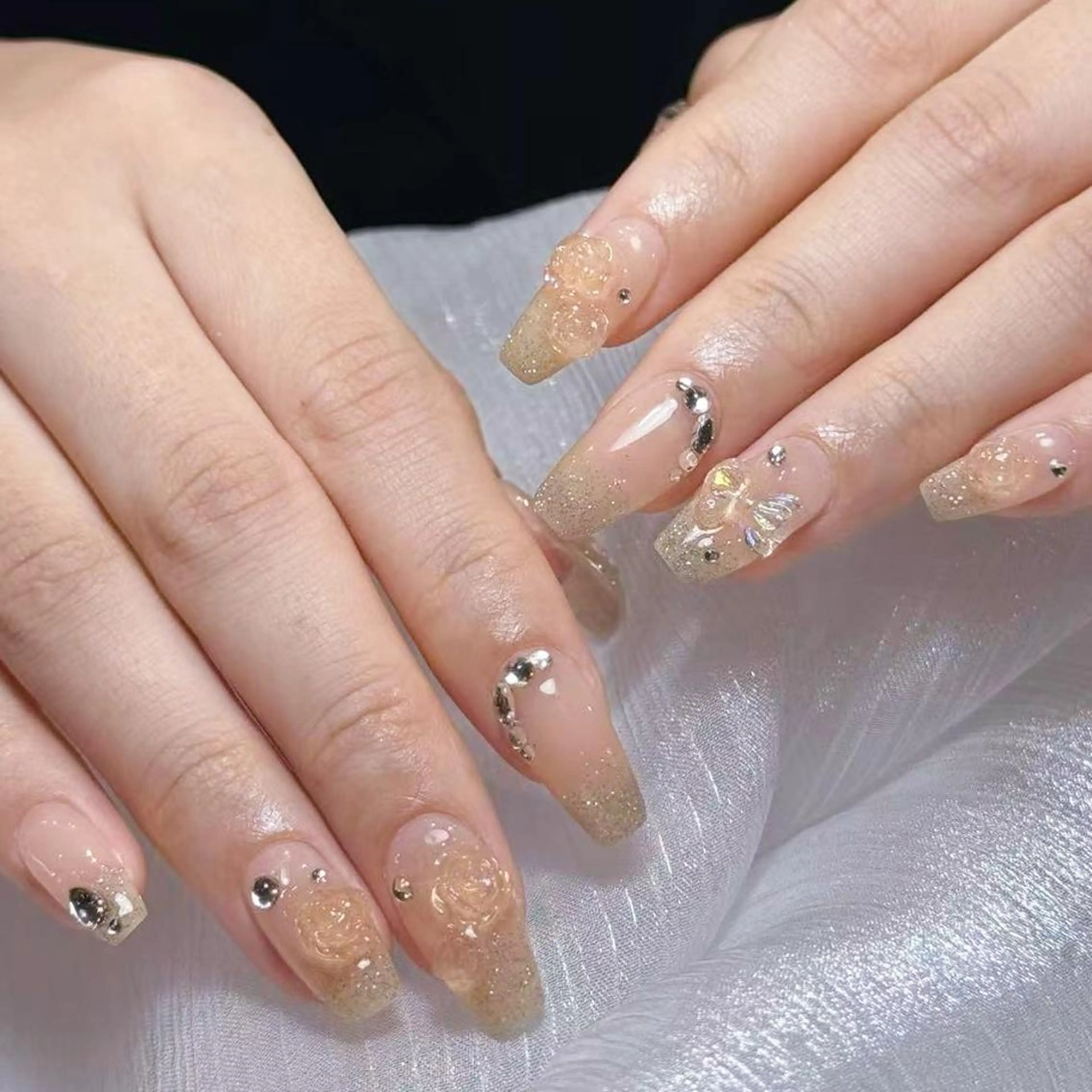 ネイル アートネイル オーロラネイル ガーリー キラキラネイル 韓国ネイル ハンドネイル DIANMOND NAIL🌸のネイルデザイン
