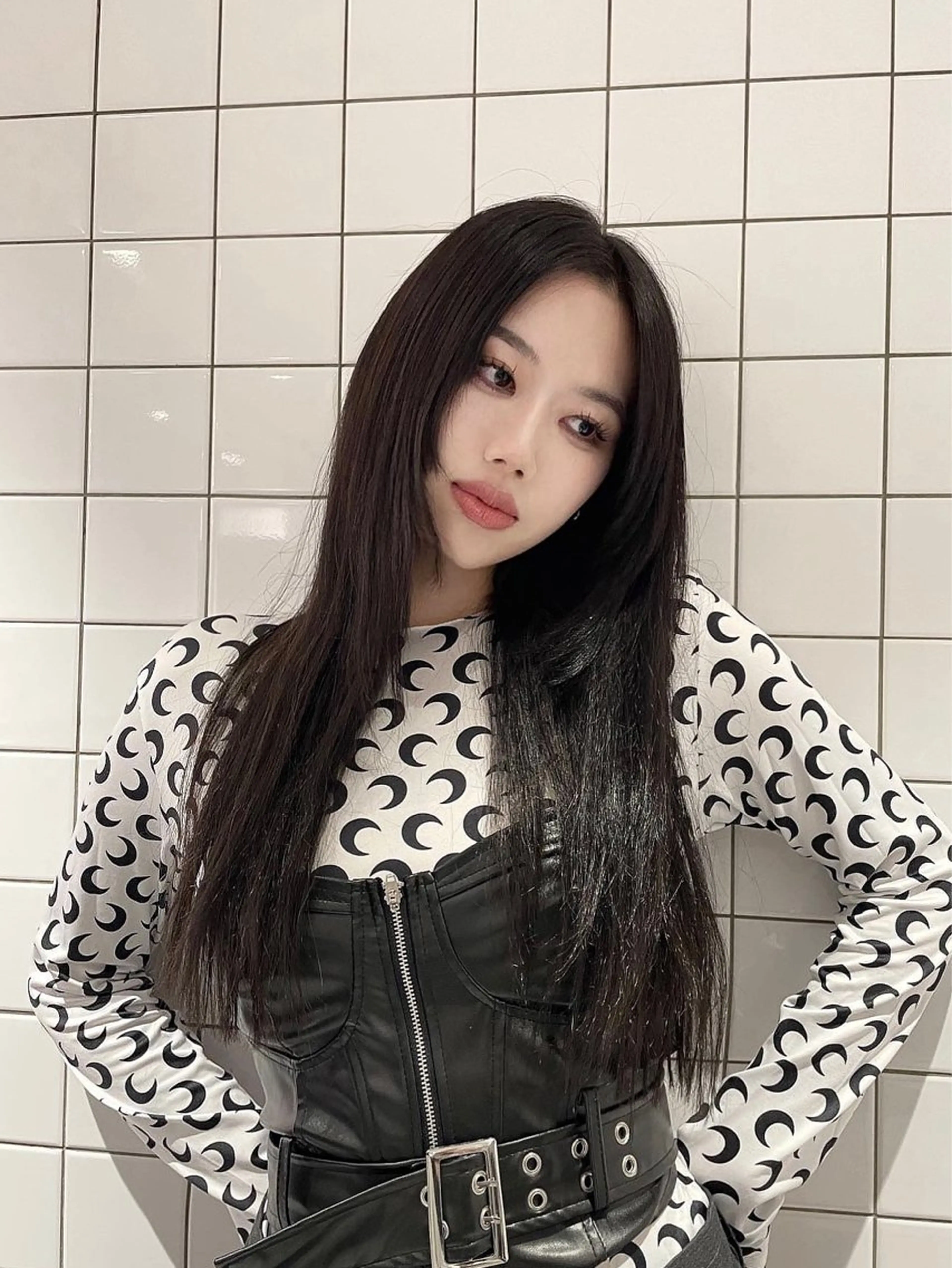 ロング カラー ミストバング デザインカラー ダブルカラー イヤリングカラー  フェイスフレーミング RIN🩶レイヤー /ハッシュカットのヘアスタイル