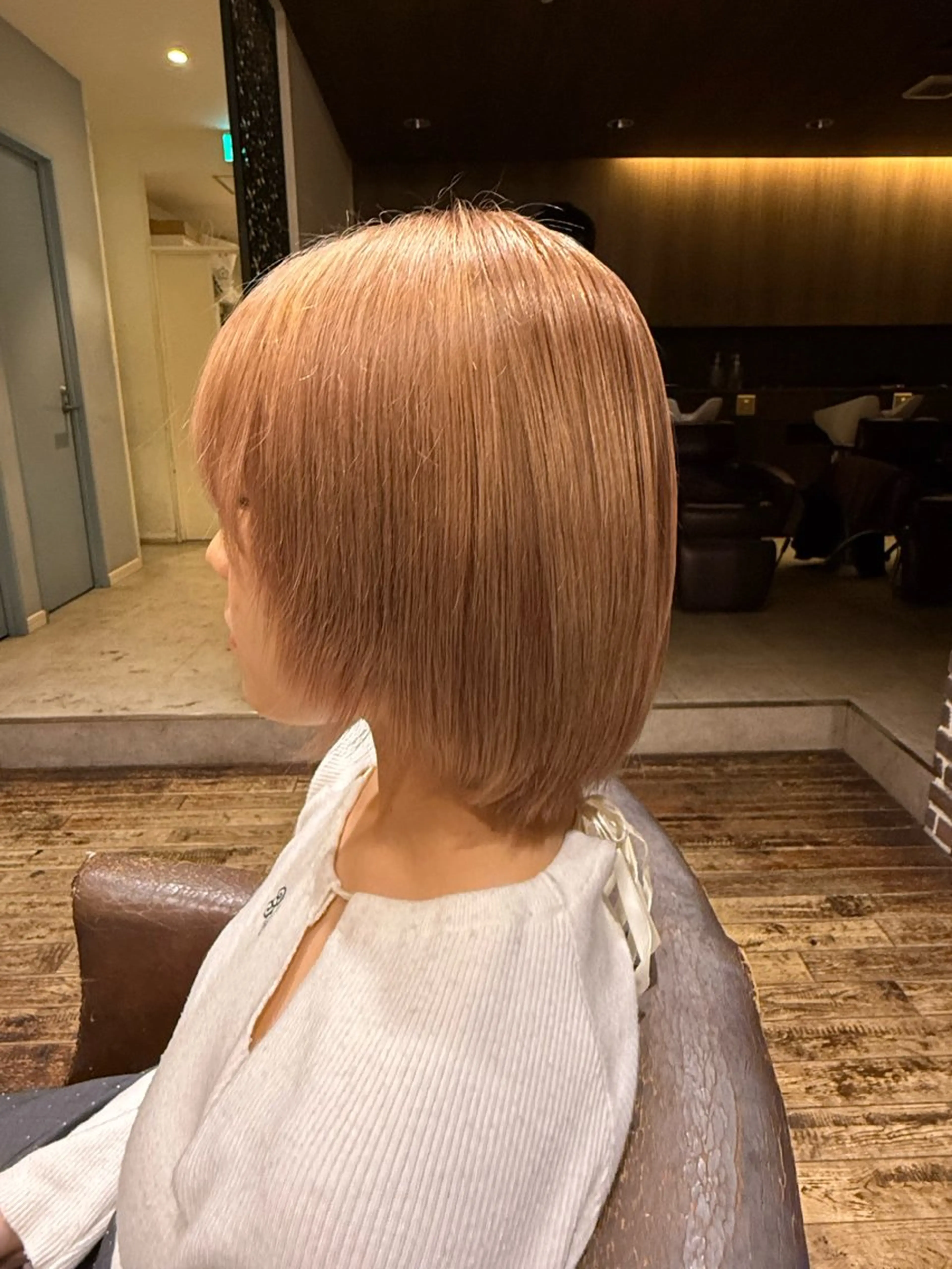 ミディアム ｢韓国風カラー ｣サナのヘアスタイル